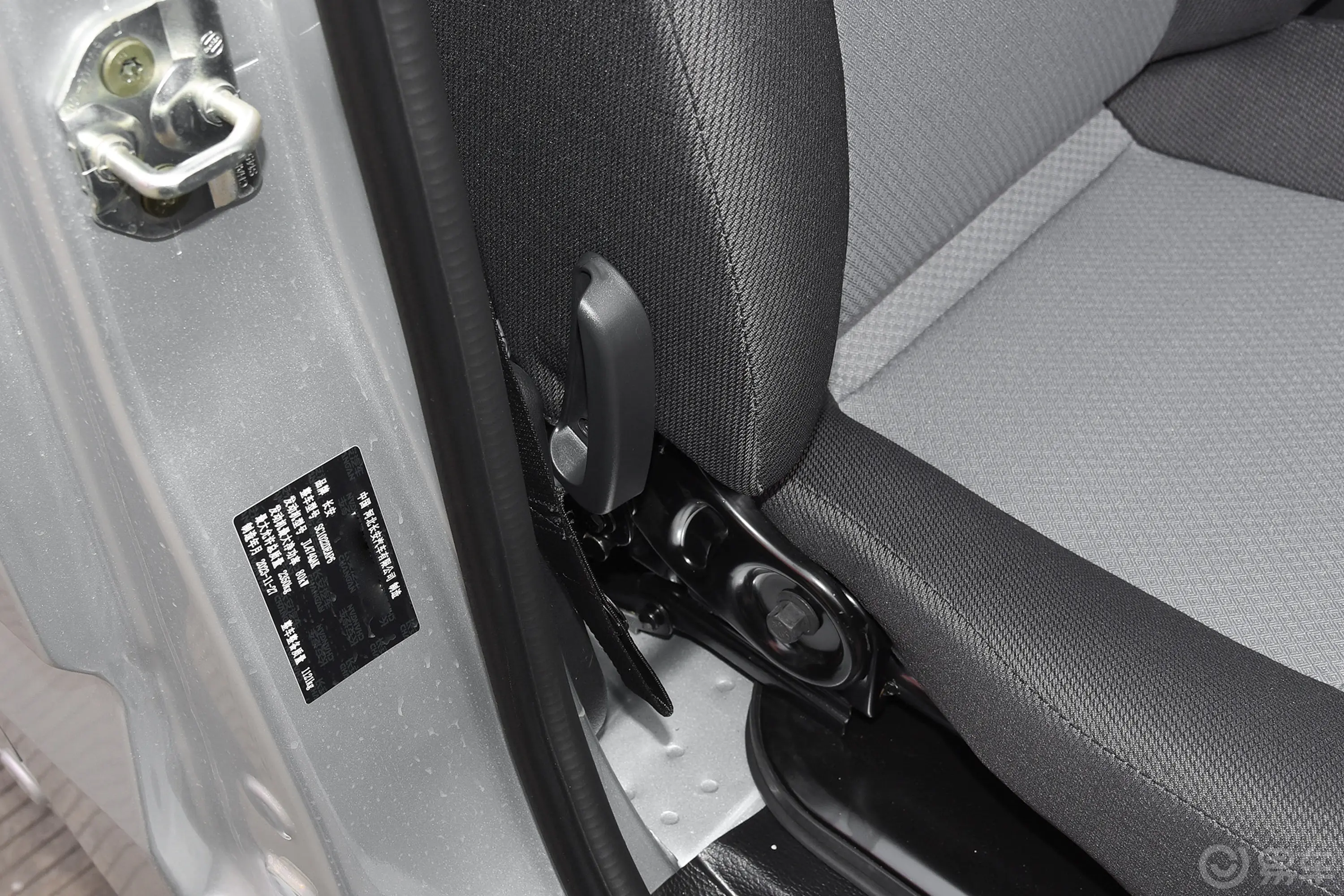 长安星卡1.5L 单排2.8米载货汽车舒适型空调副驾座椅调节