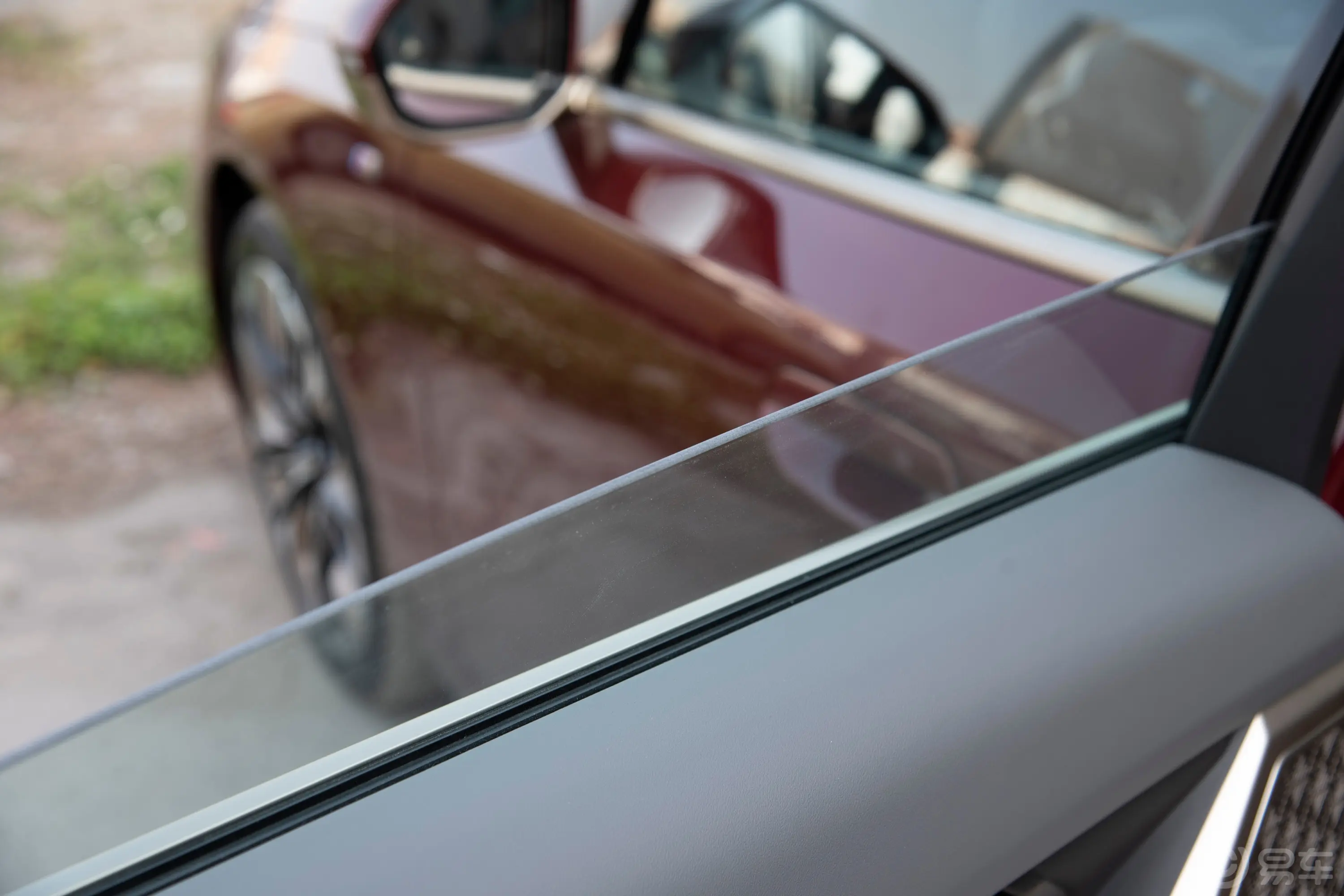 宝马5系530Li 尊享型 M运动套装后排玻璃材质特写
