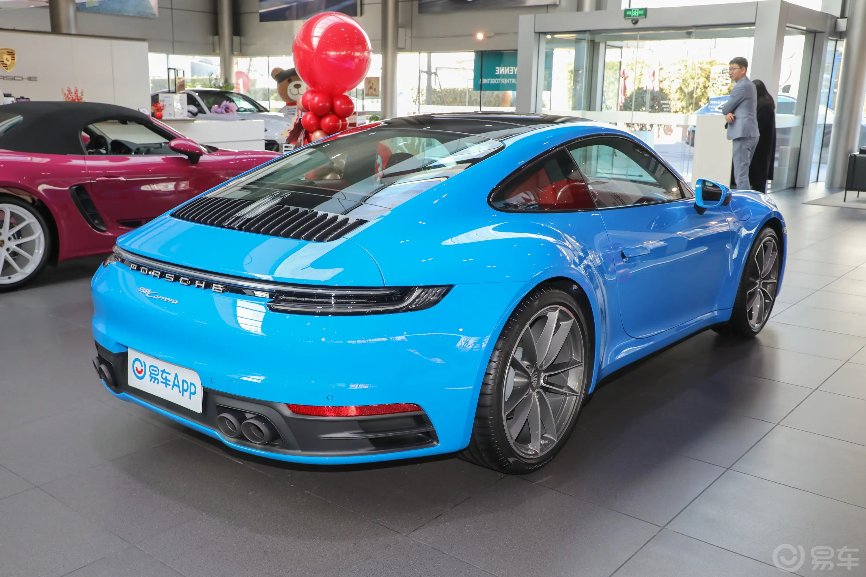 保时捷911Carrera 3.0T侧后45度车头向右水平