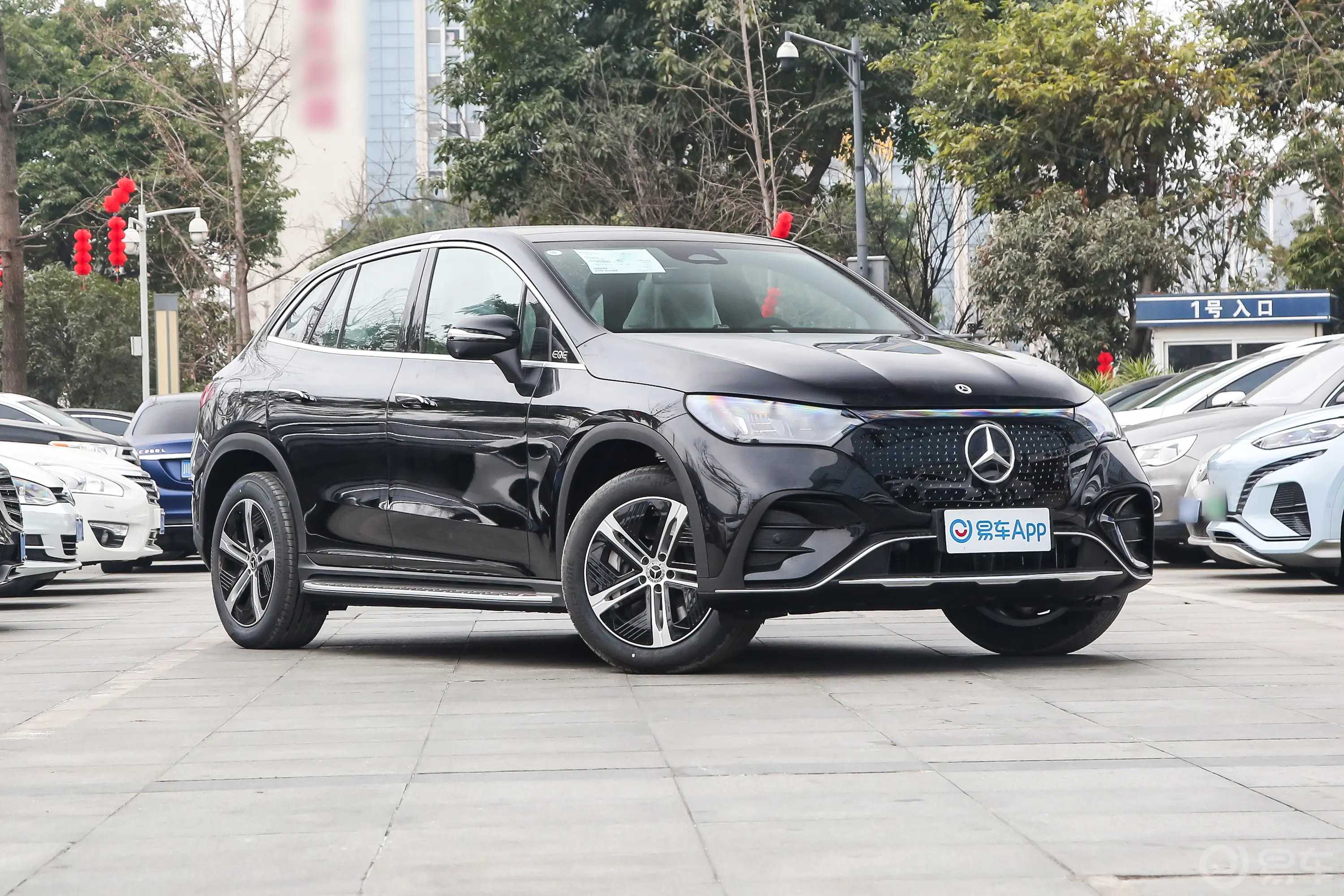 奔驰EQE SUV350 4MATIC 先锋版动力底盘