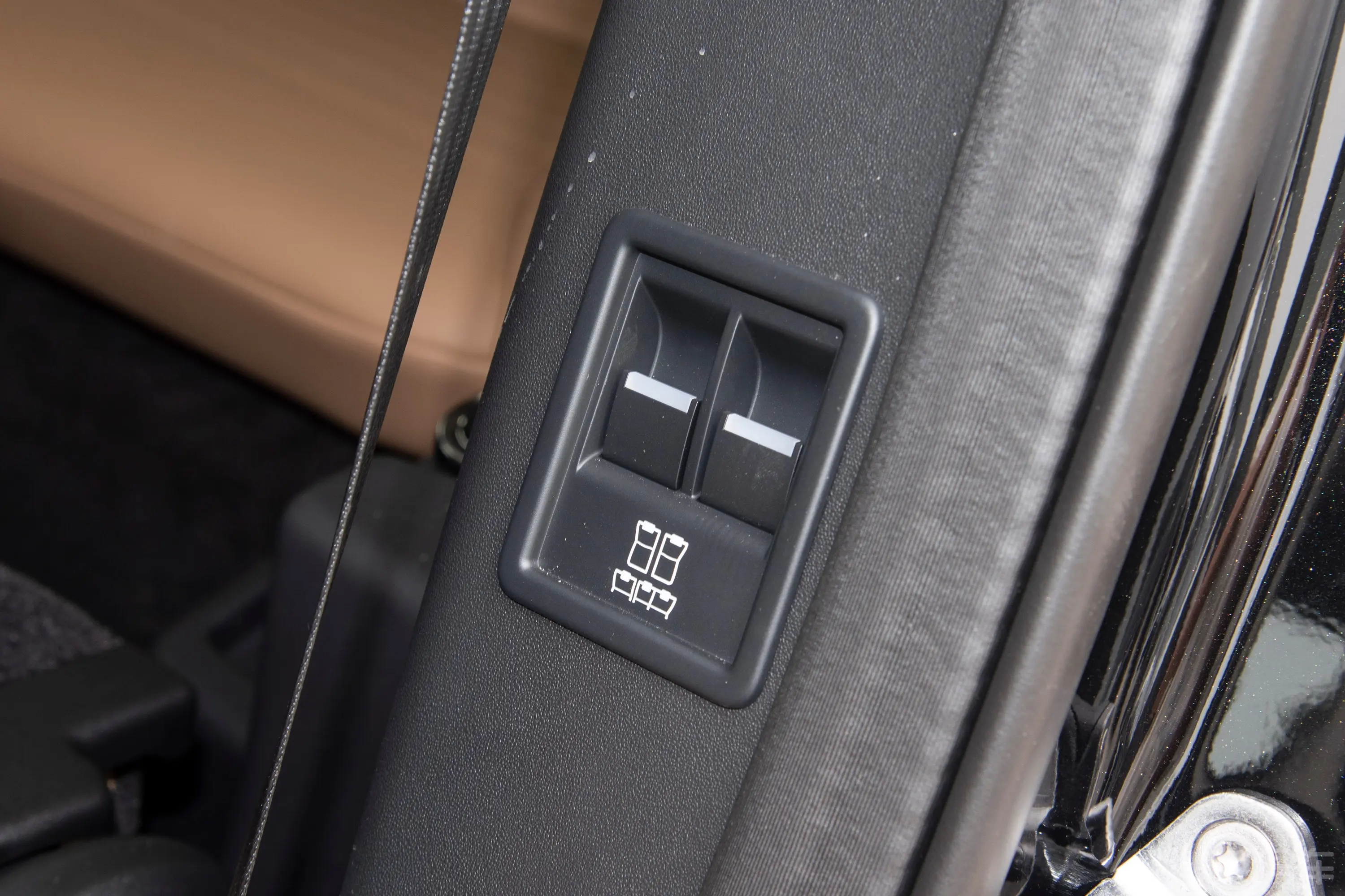 发现3.0T 360PS R-Dynamic HSE后排功能