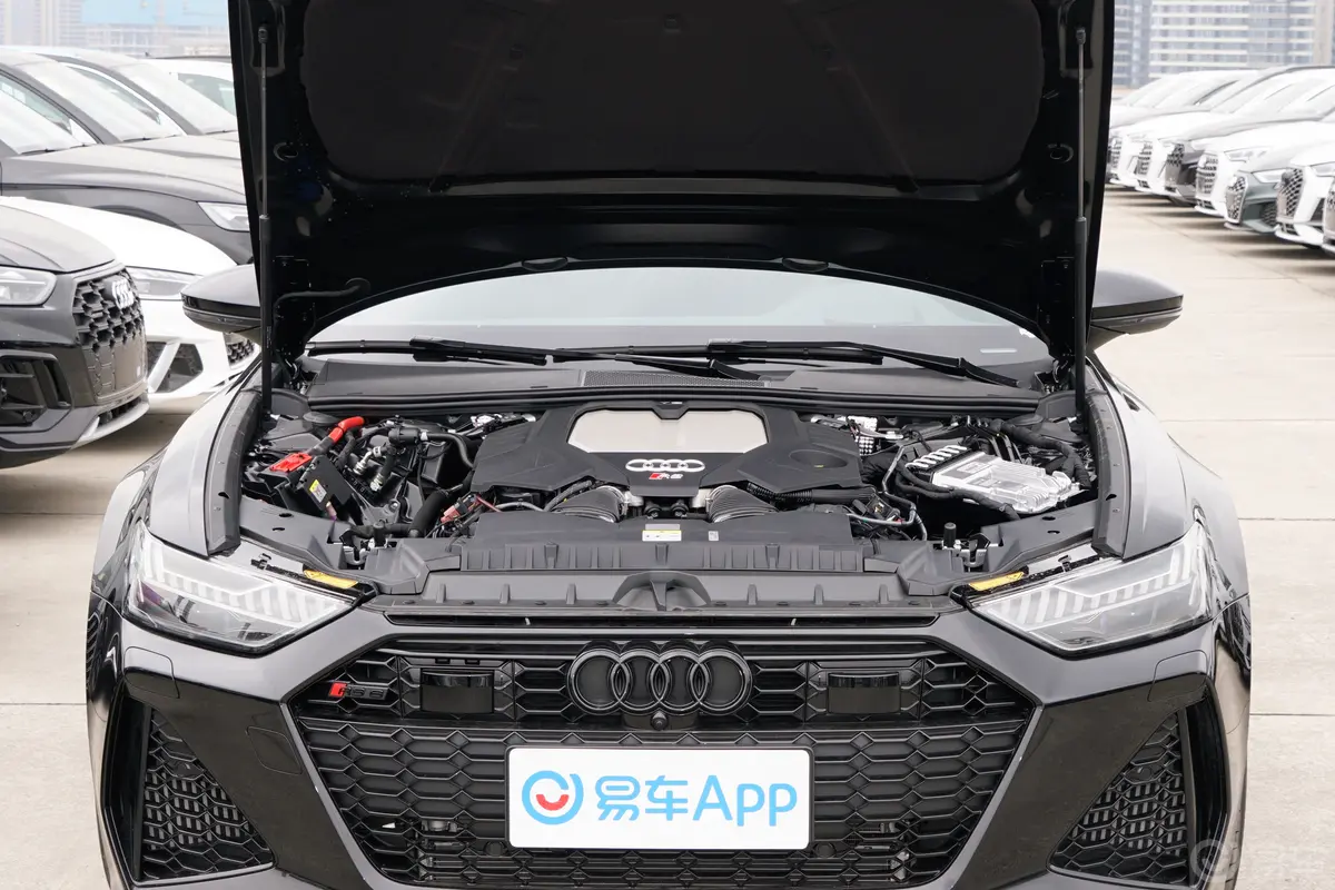 奥迪RS 64.0T Avant Performance发动机舱整体