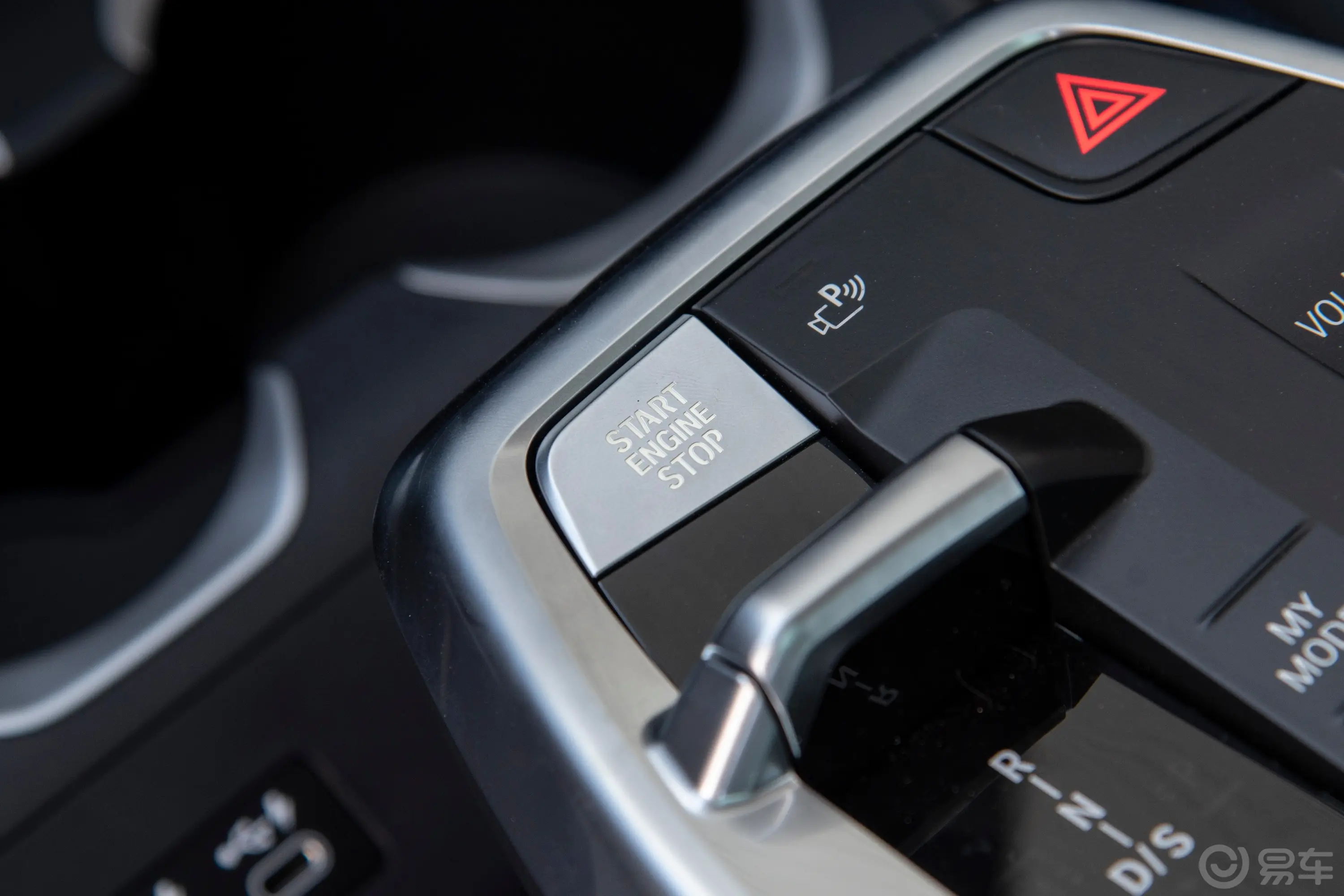 宝马X1xDrive25Li M运动套装钥匙孔或一键启动按键
