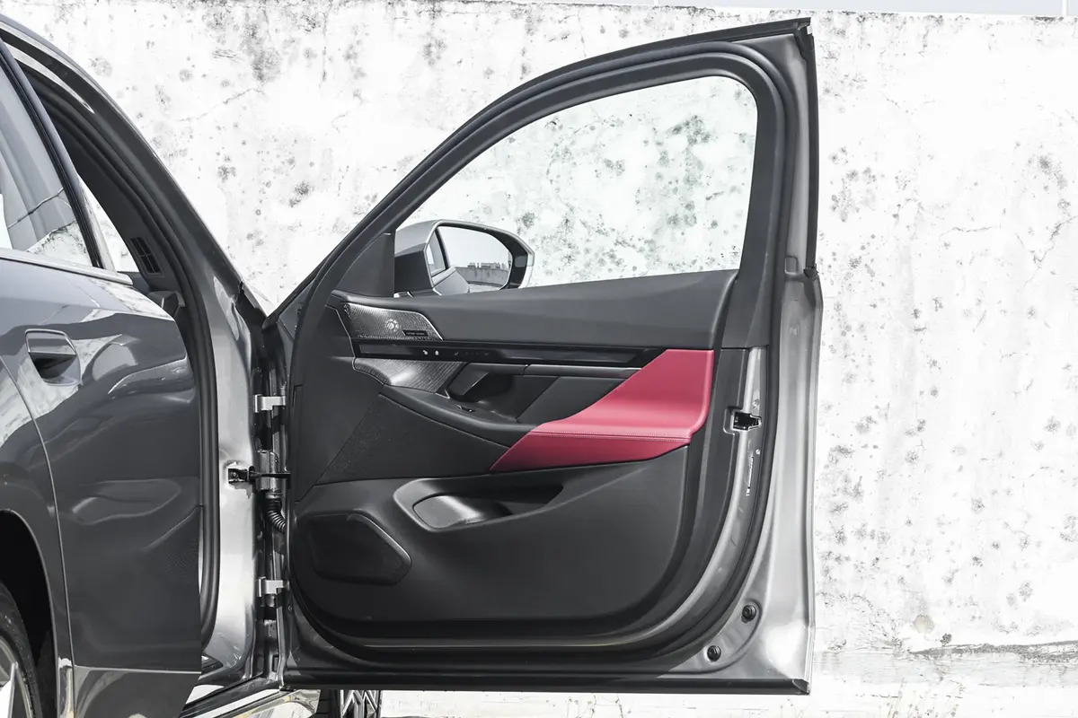 宝马i5eDrive 35L 尊享型 豪华套装副驾驶员车门