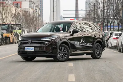 2024款 PATHFINDER 探陆 2.0T 两驱智享版 7座外观