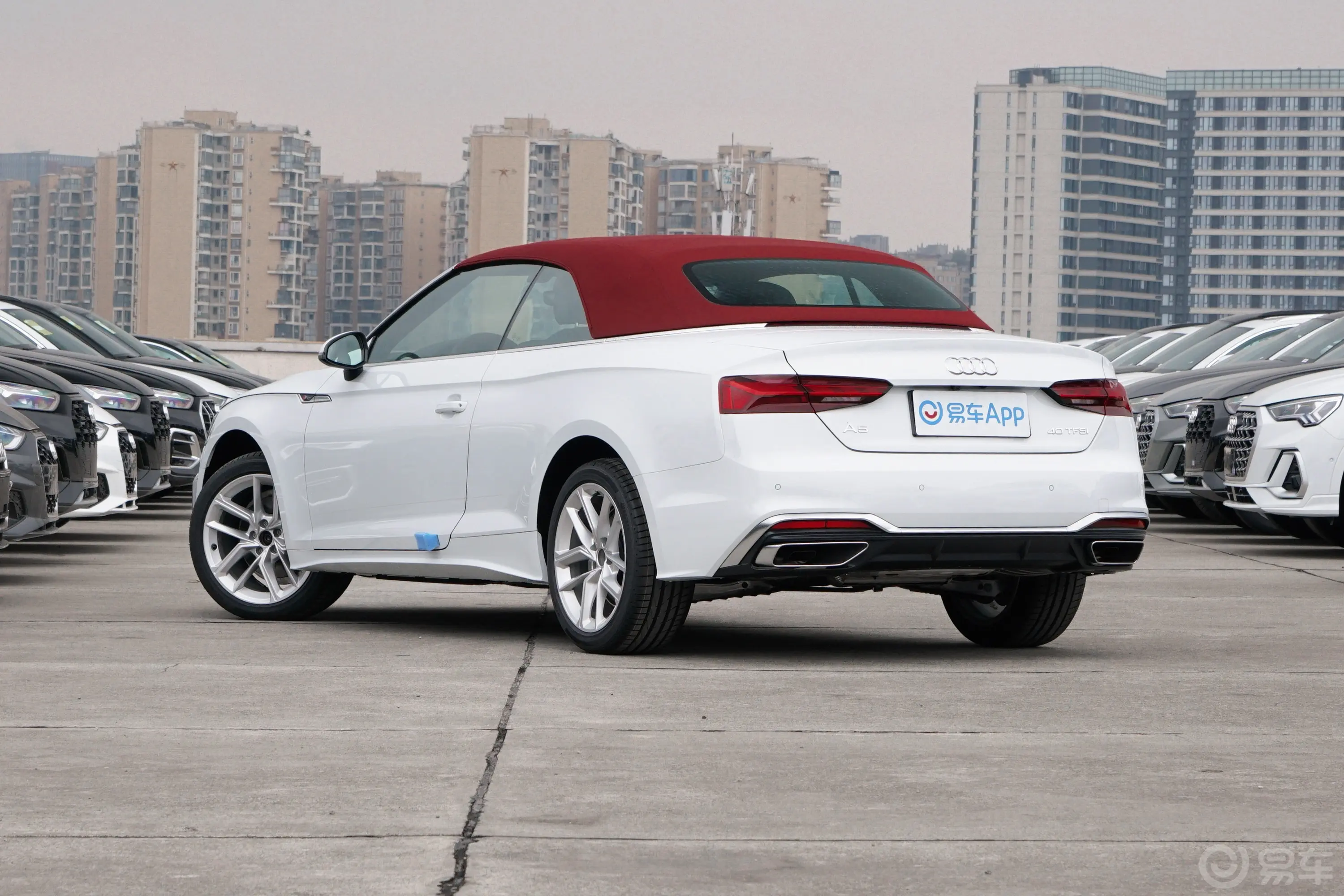 奥迪A5Cabriolet 40 TFSI 时尚动感型侧后45度车头向左水平