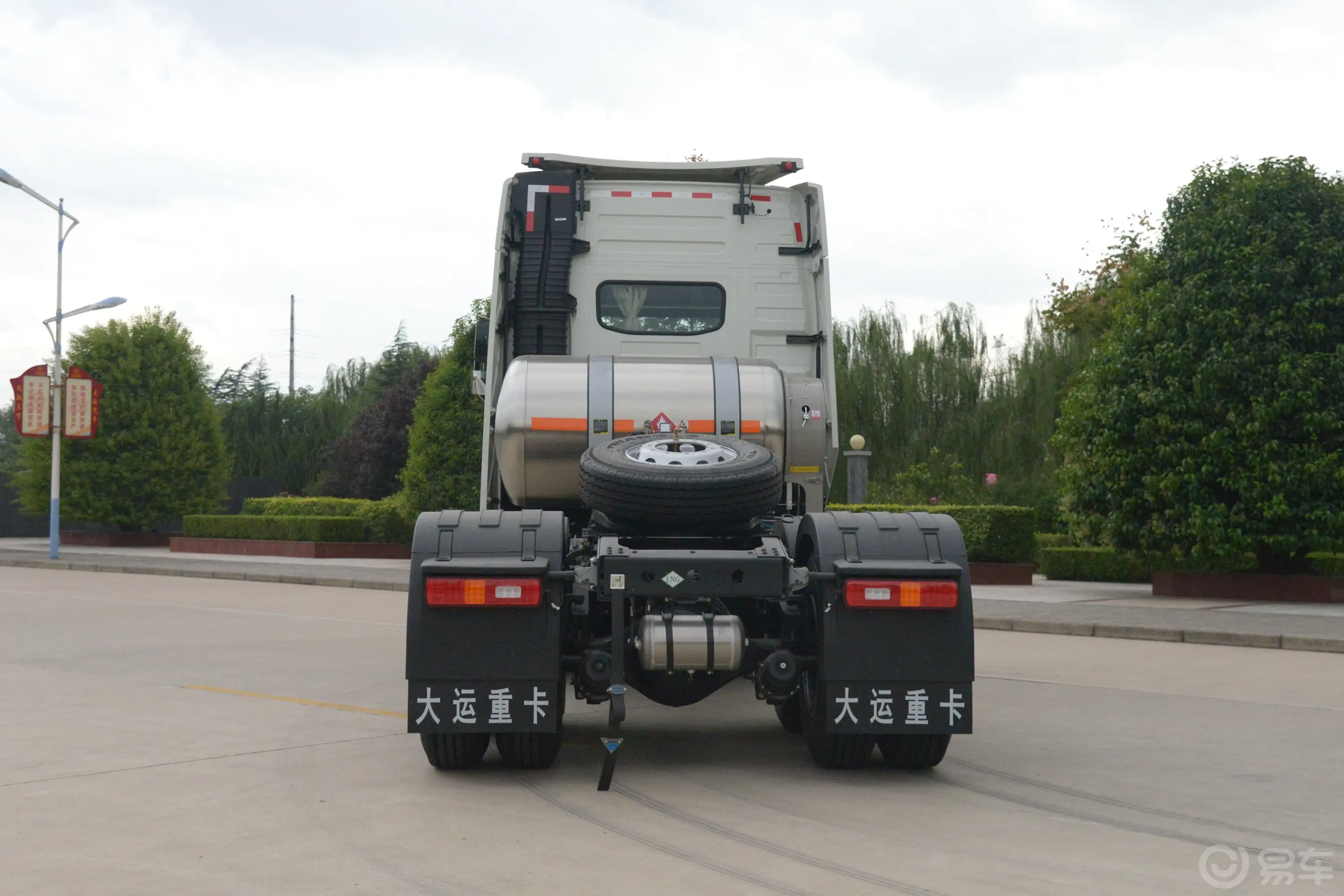 大运V9潍柴14.56L 590马力 7.375米 牵引 6X4 天然气 国Ⅵ（CGC4251N6ECBN）空间