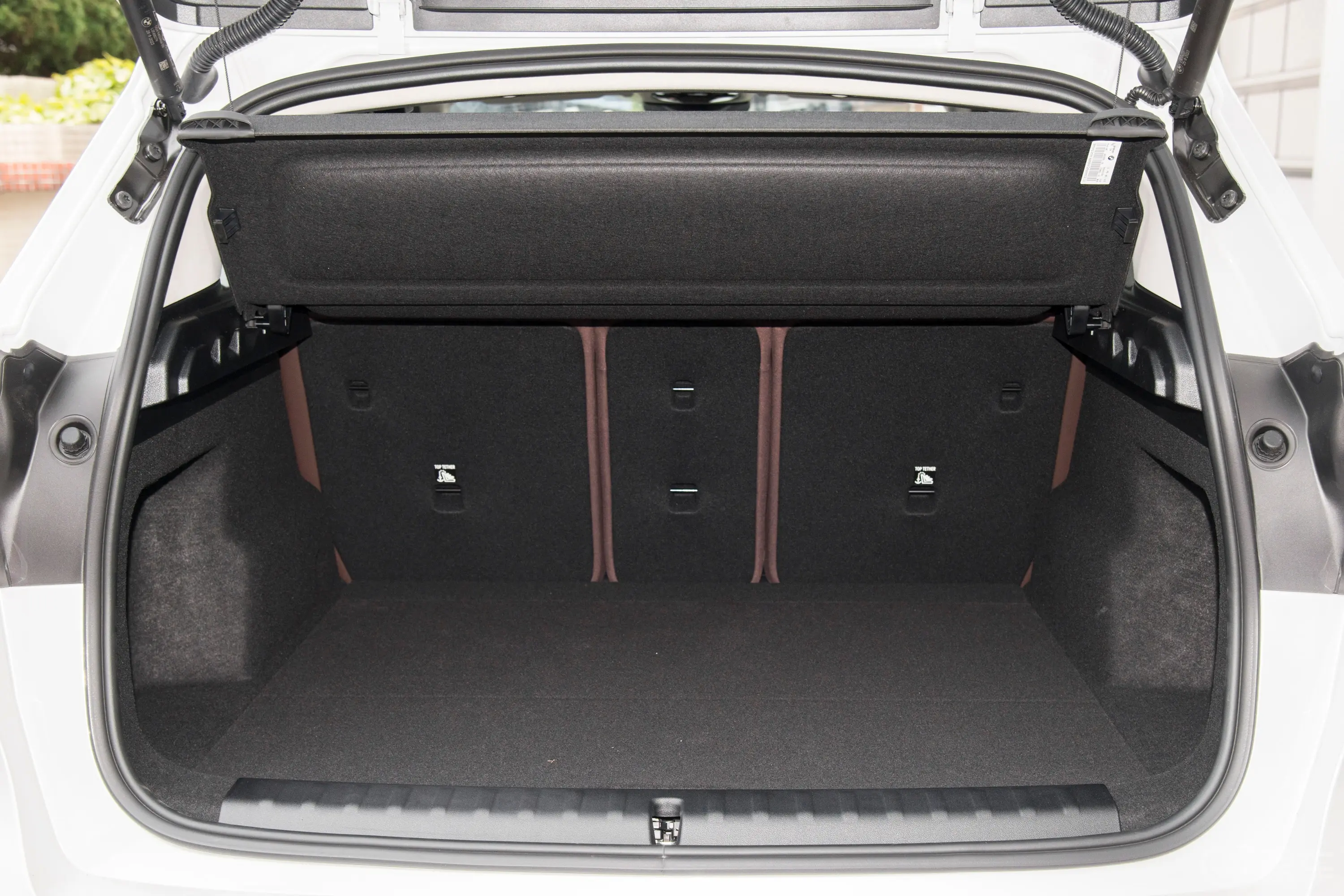宝马X1sDrive25Li X设计套装后备厢空间特写