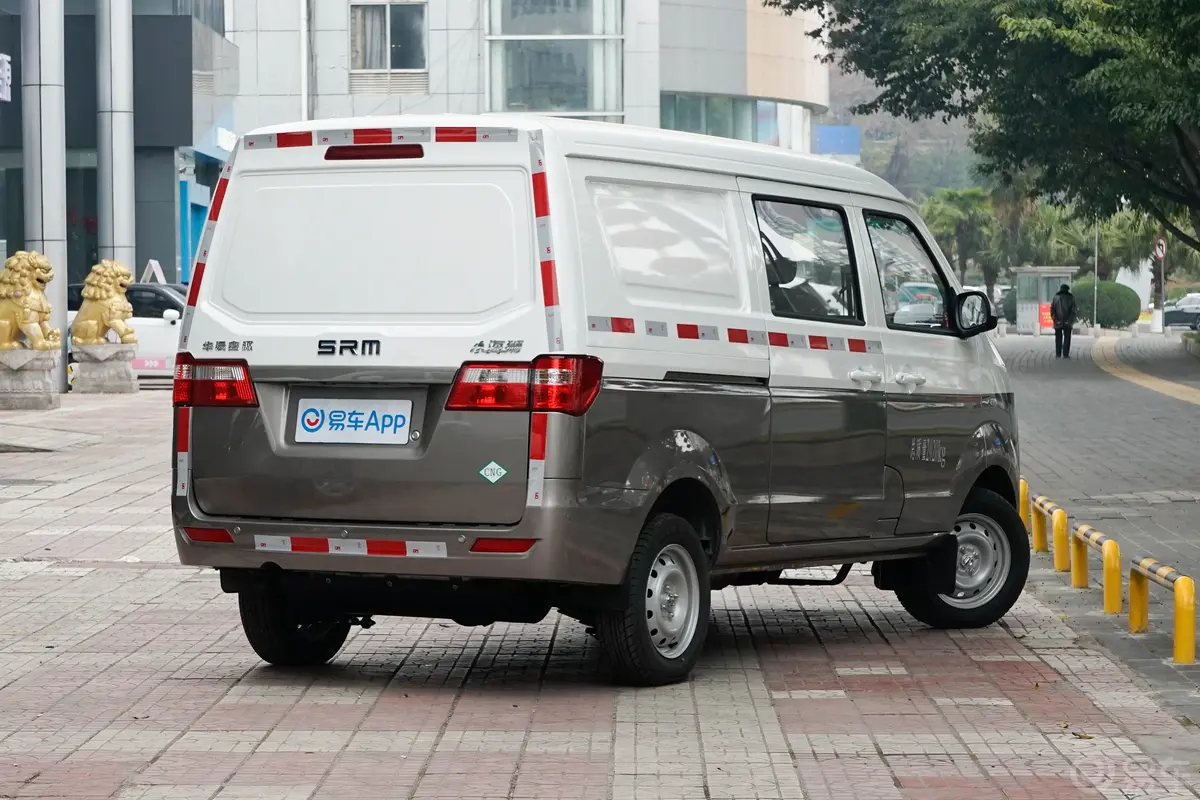 鑫源小海狮X301.5L 厢货标准型 5座 CNG侧后45度车头向右水平