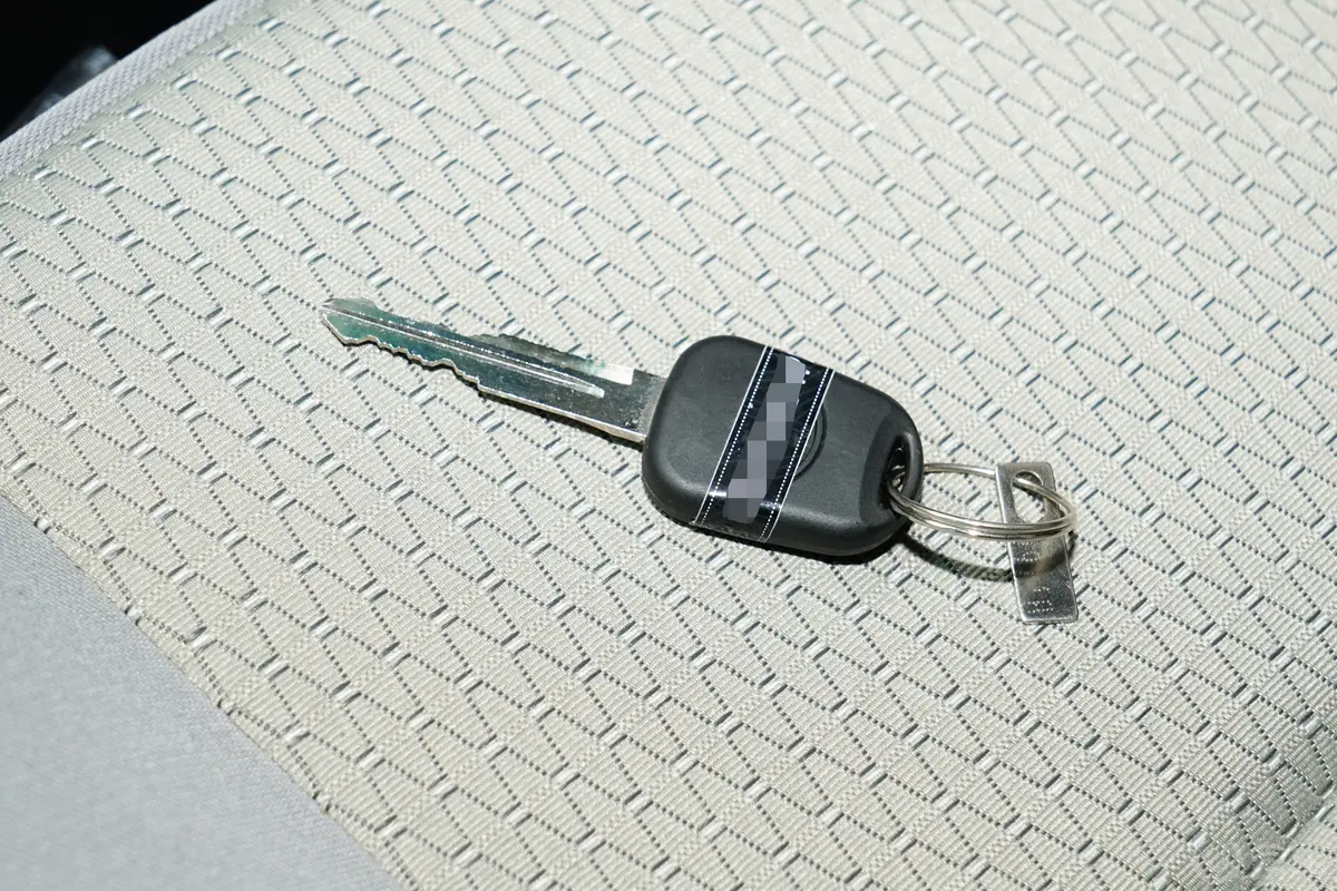 鑫源小海狮X301.5L 厢货标准型 5座 CNG钥匙正面