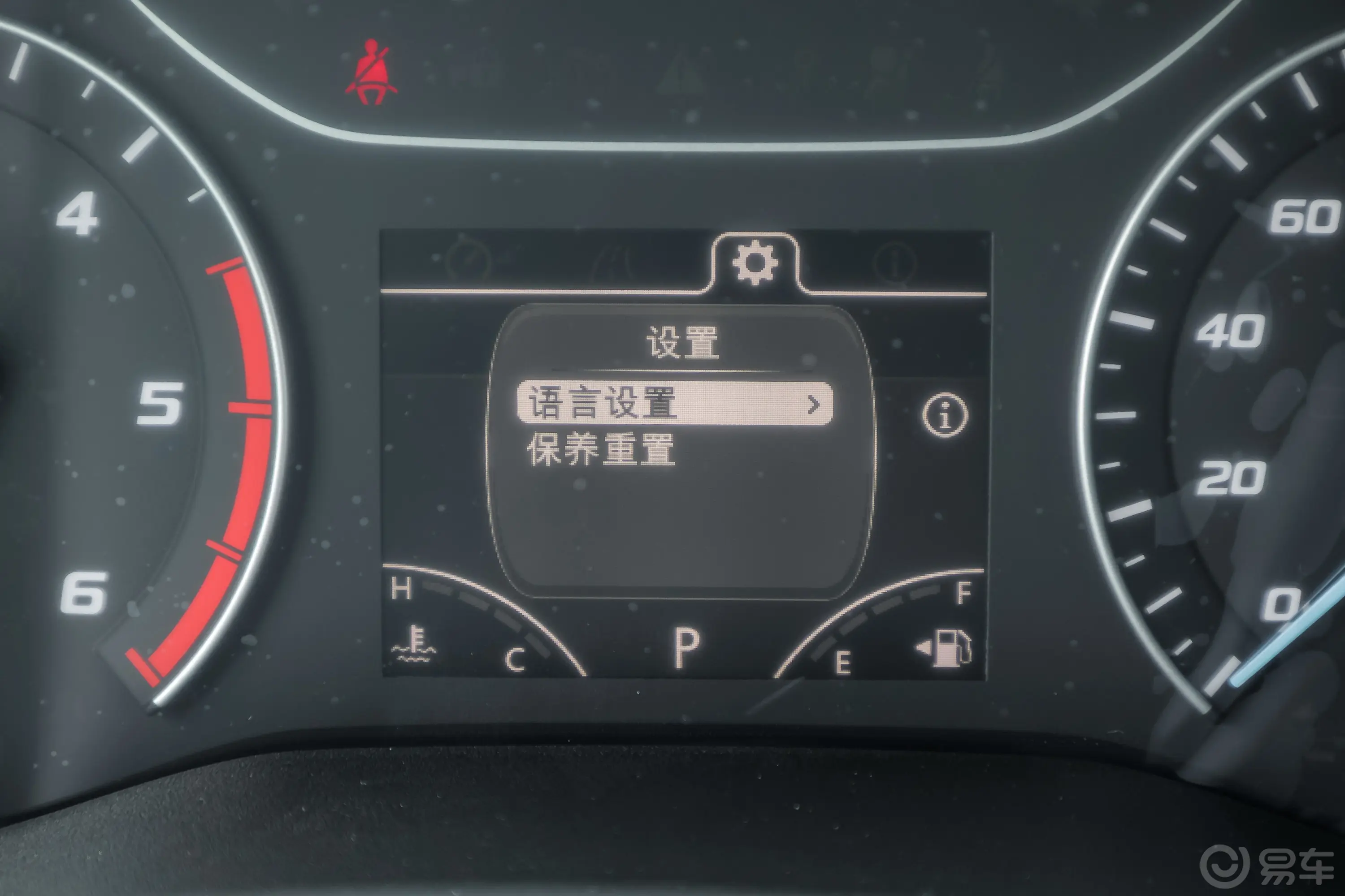 江铃福顺2.0T 自动短轴中高顶商运型多功能乘用车 6座 柴油主驾驶位