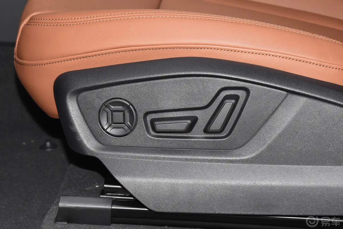 奥迪Q855 TFSI quattro 豪华动感型主驾座椅调节