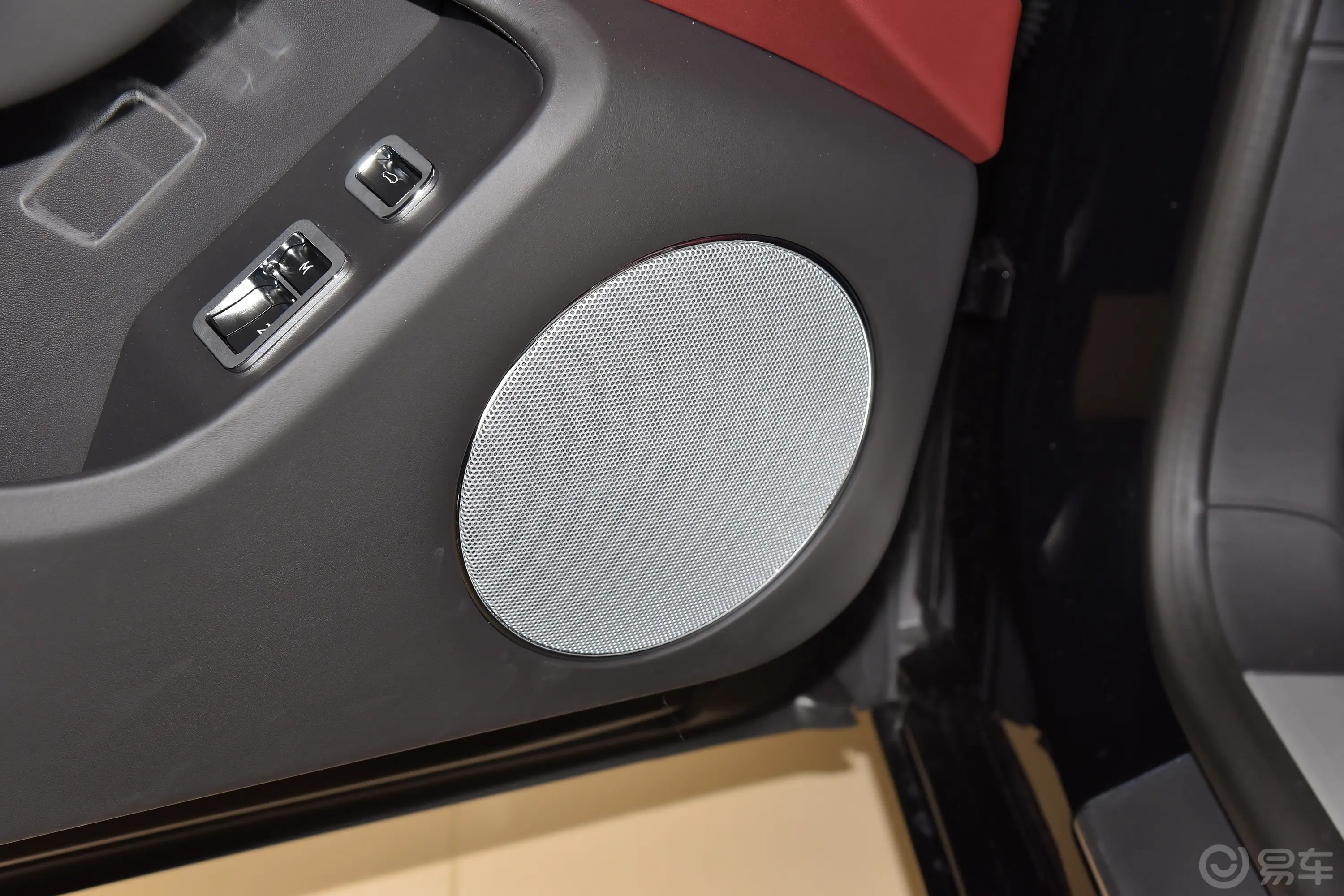飞驰4.0T V8 标准版音响和品牌