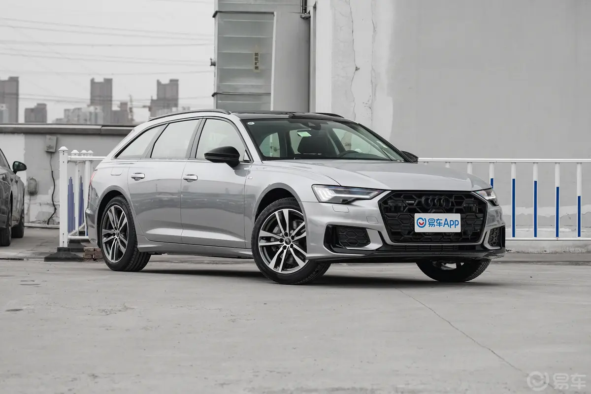 奥迪A6Avant 先锋派 45 TFSI 臻选动感型侧前45度车头向右水平