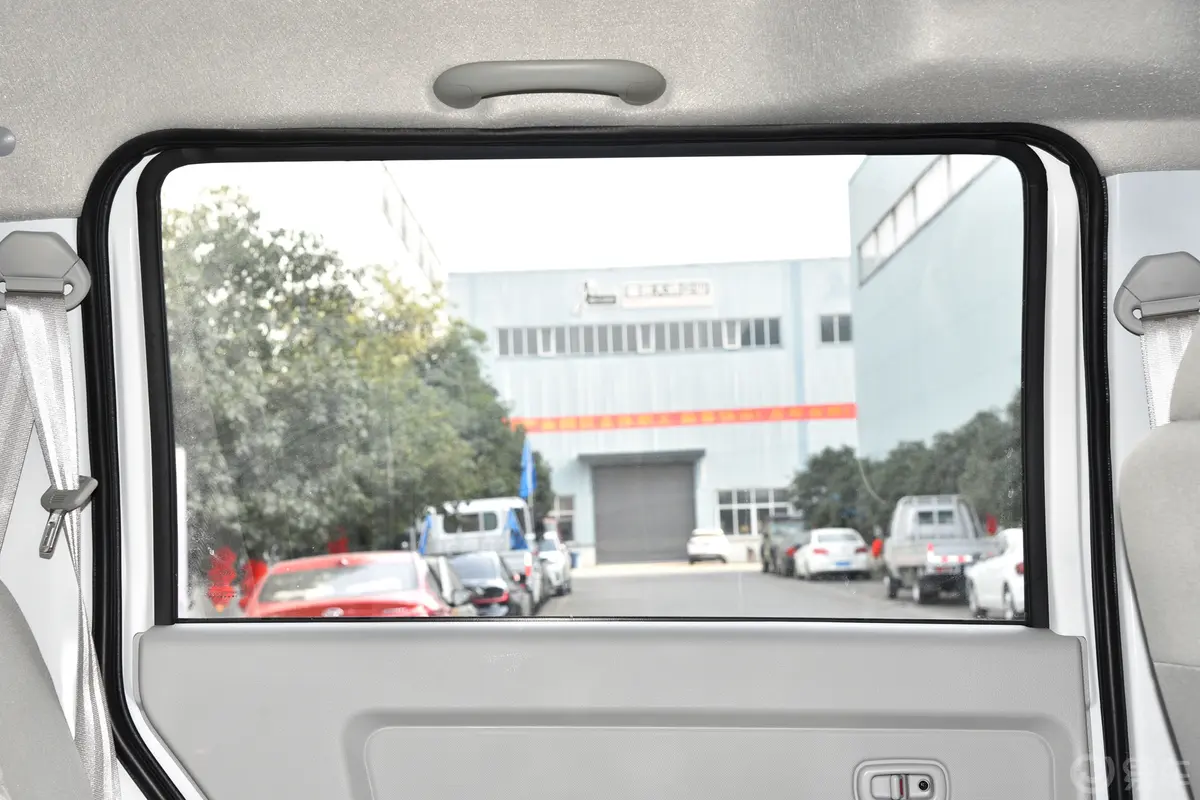 金杯新海狮X30L1.5L 客车财富中央空调版 6/7座 CNG(70L)后排侧窗遮阳帘