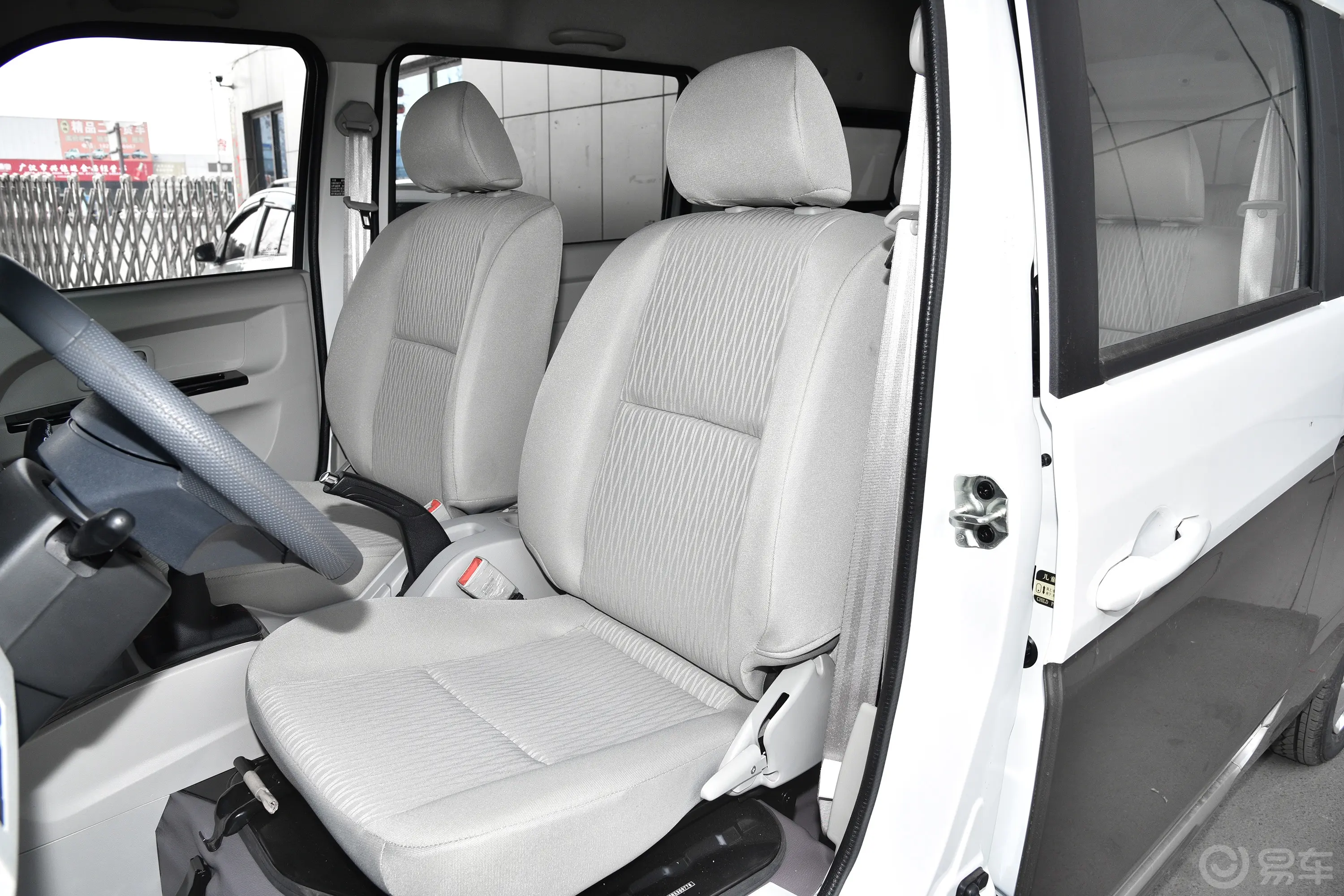 金杯新海狮X30L1.5L 客车财富中央空调版 6/7座 CNG(70L)驾驶员座椅