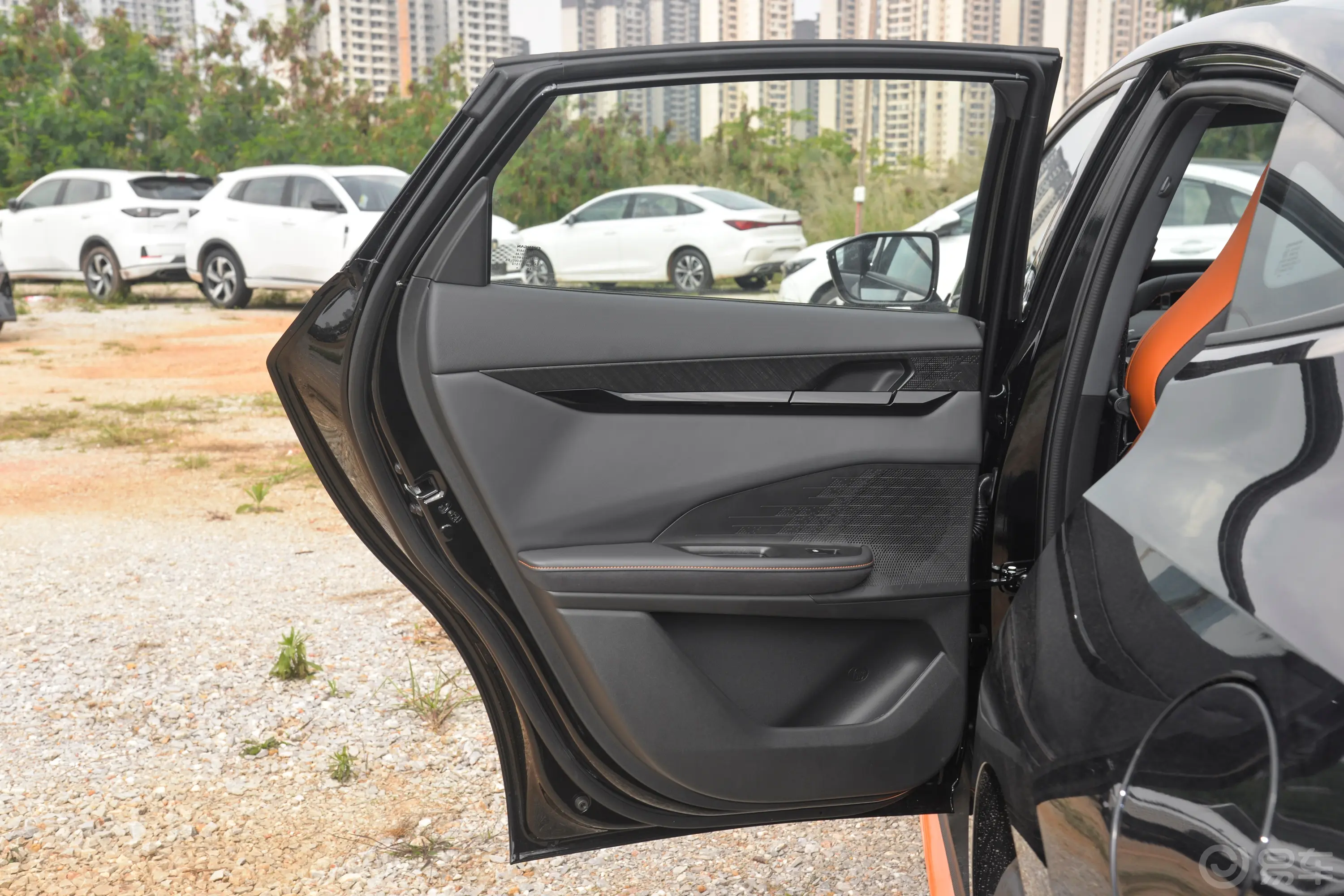 长安UNI-V1.5T 尊贵运动型驾驶员侧后车门