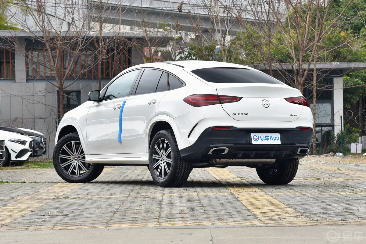 奔驰GLE轿跑GLE 350 4MATIC 轿跑SUV 豪华型侧后45度车头向左水平