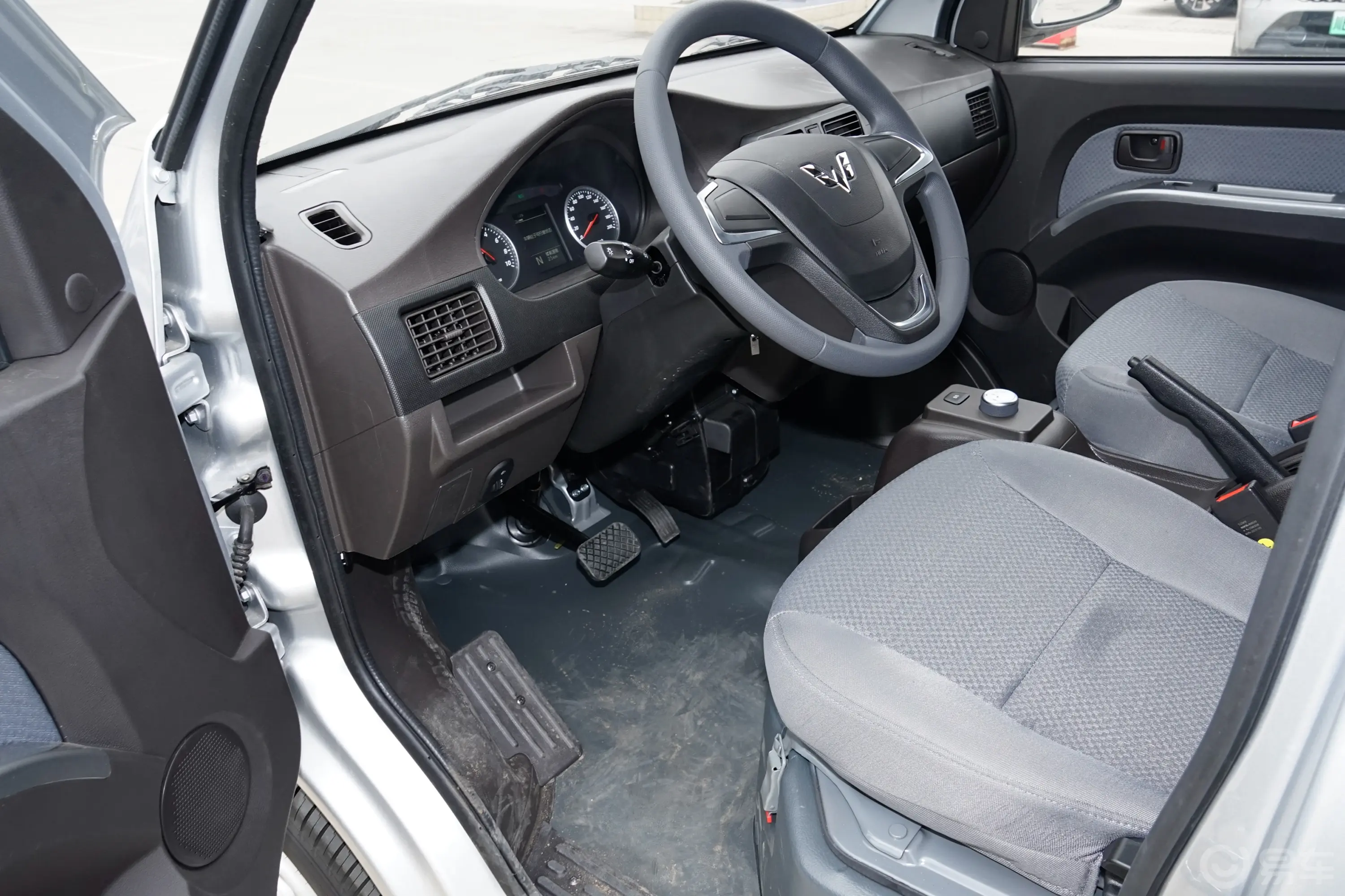 五菱荣光EV230km 封窗加长版基本型 2座驾驶位区域