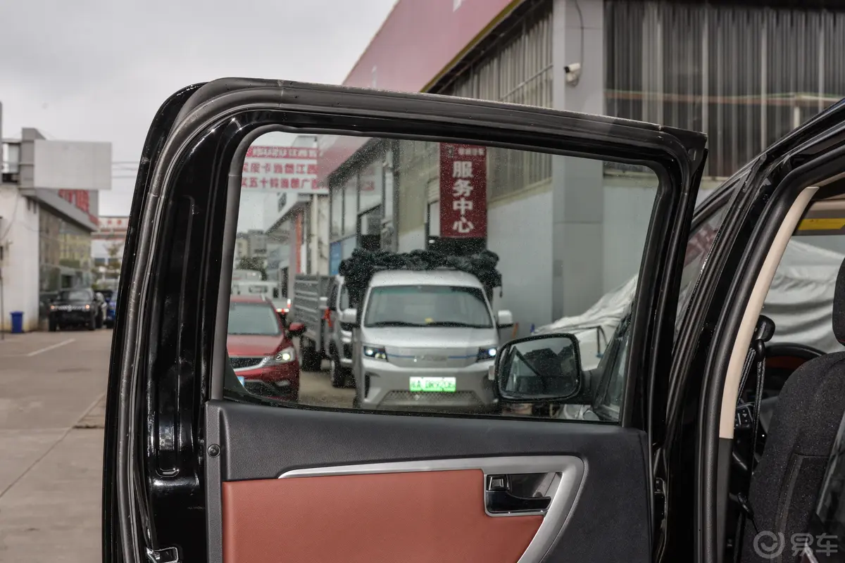 黄海·蛟龙2.8T 四驱平底货箱超值型 柴油后排侧窗遮阳帘