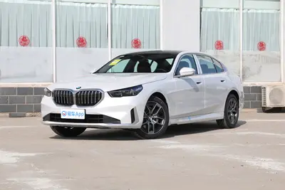 2024款 宝马5系 530Li 领先型 豪华套装外观