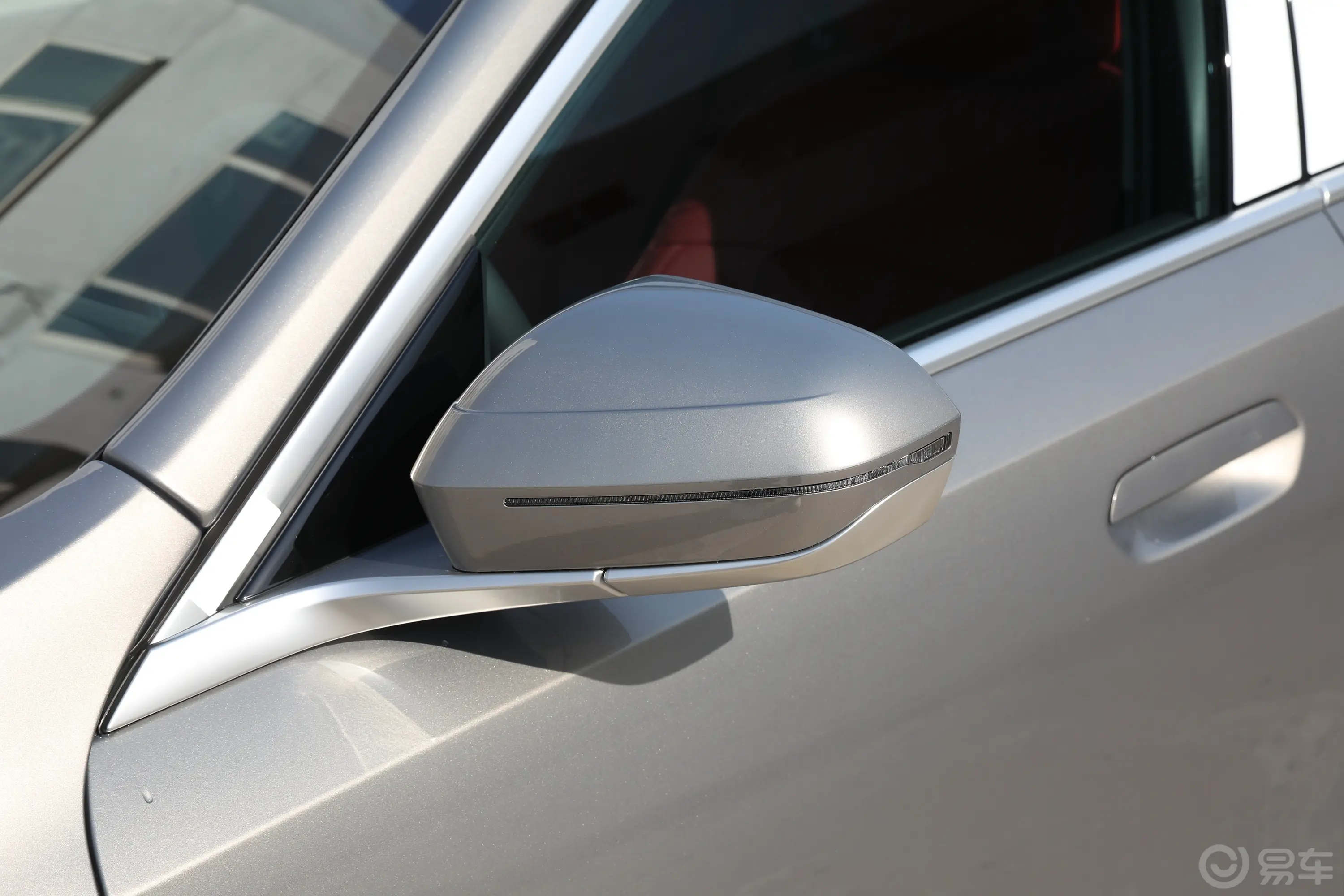宝马i5eDrive 35L M运动套装主驾驶后视镜背面