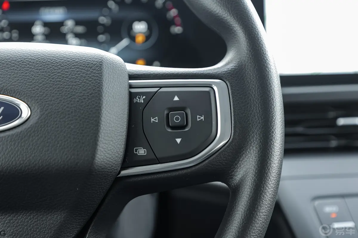 全顺2.0T 自动多功能商用车中轴低顶 5/6座 汽油右侧方向盘功能按键