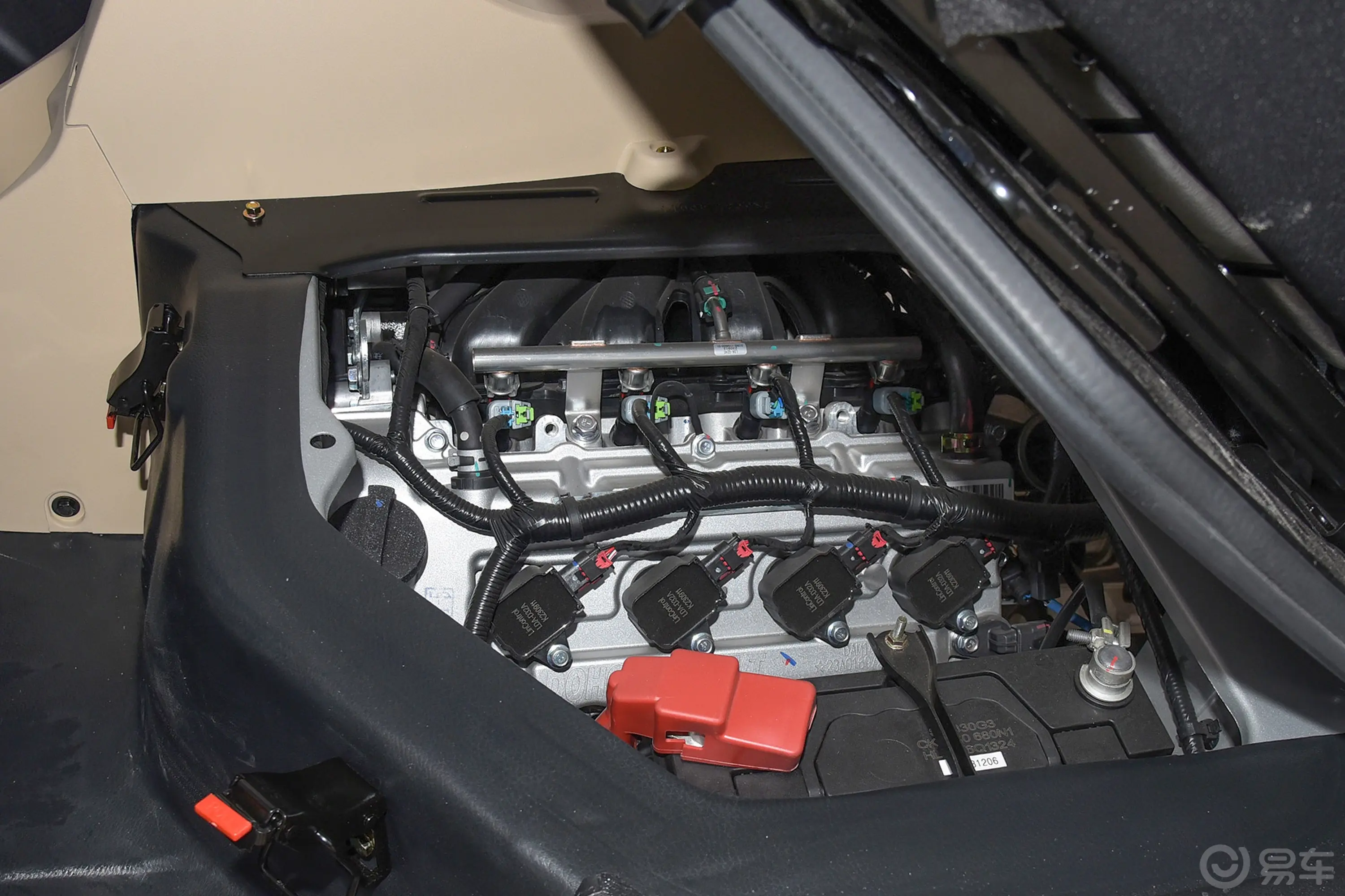 新豹T3东安1.6L 3.05米栏板单排单后轮舒适版发动机特写