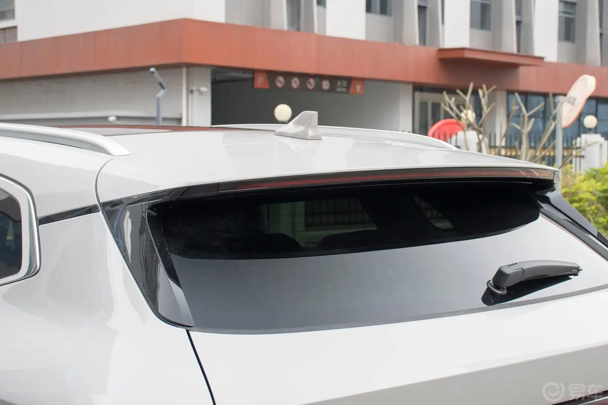 宋PLUS新能源EV 荣耀版 520km 旗舰型外观细节