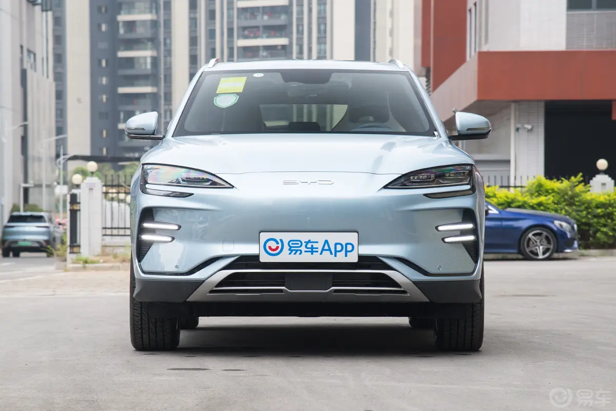 宋PLUS新能源EV 荣耀版 520km 豪华型正前水平