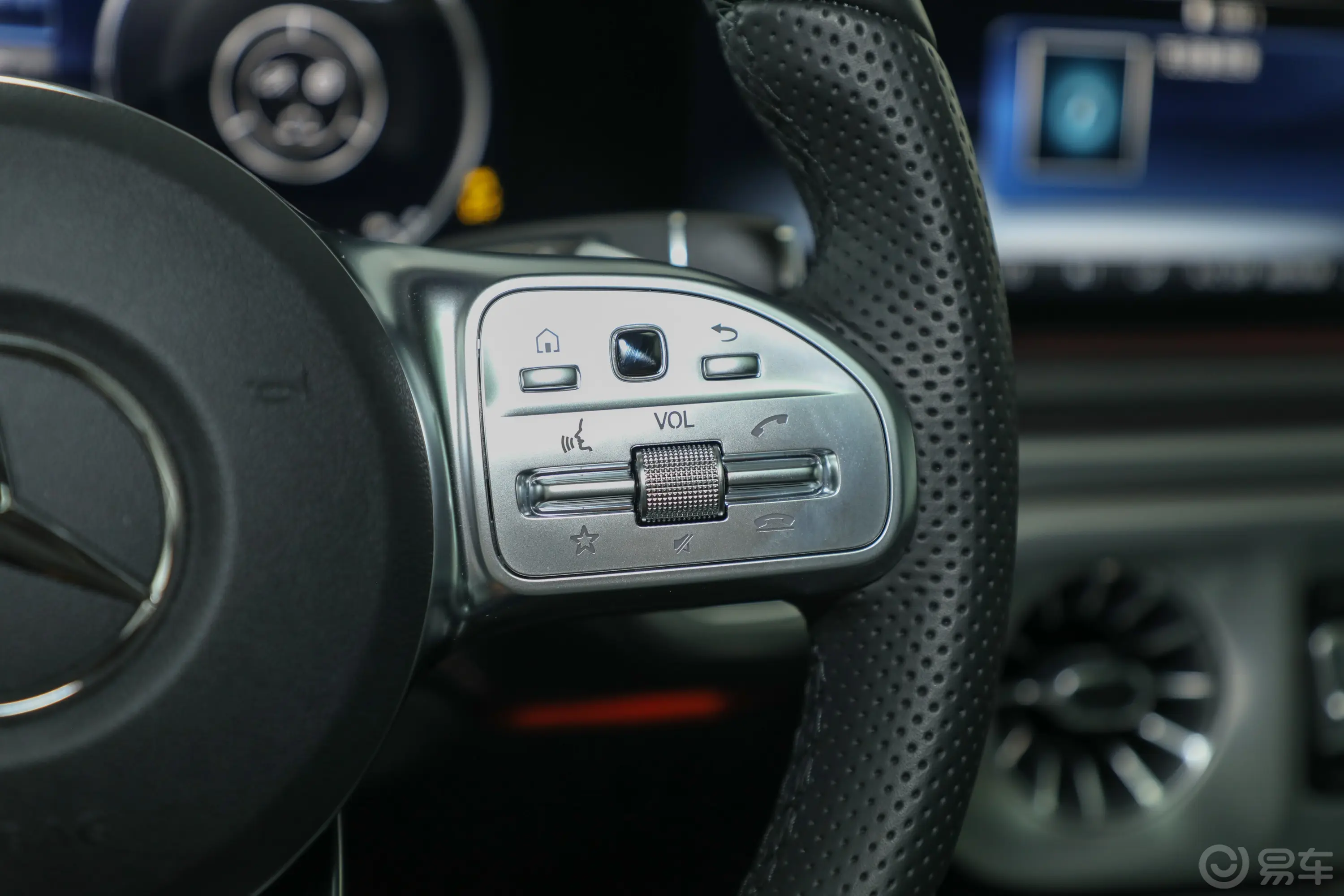 奔驰G级G 500 璀璨传奇特别版右侧方向盘功能按键