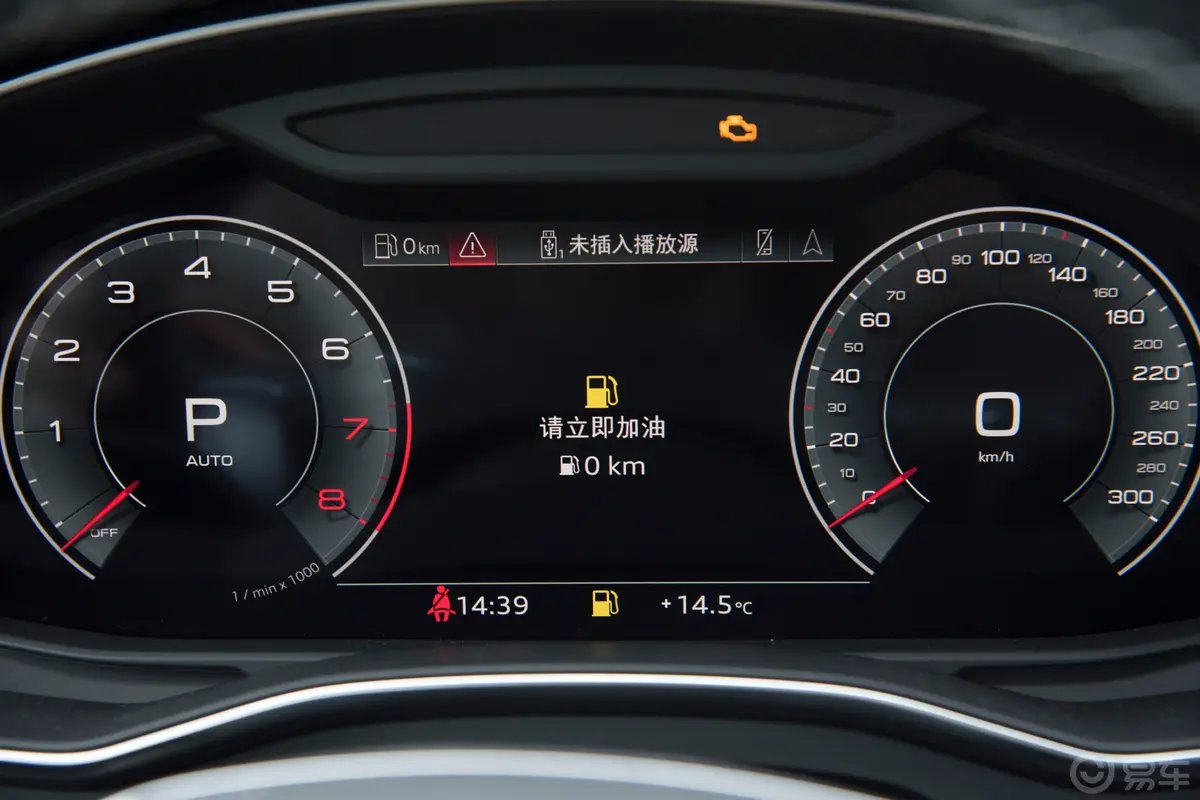 奥迪A7L45 TFSI quattro RS套件竞速版主驾驶位