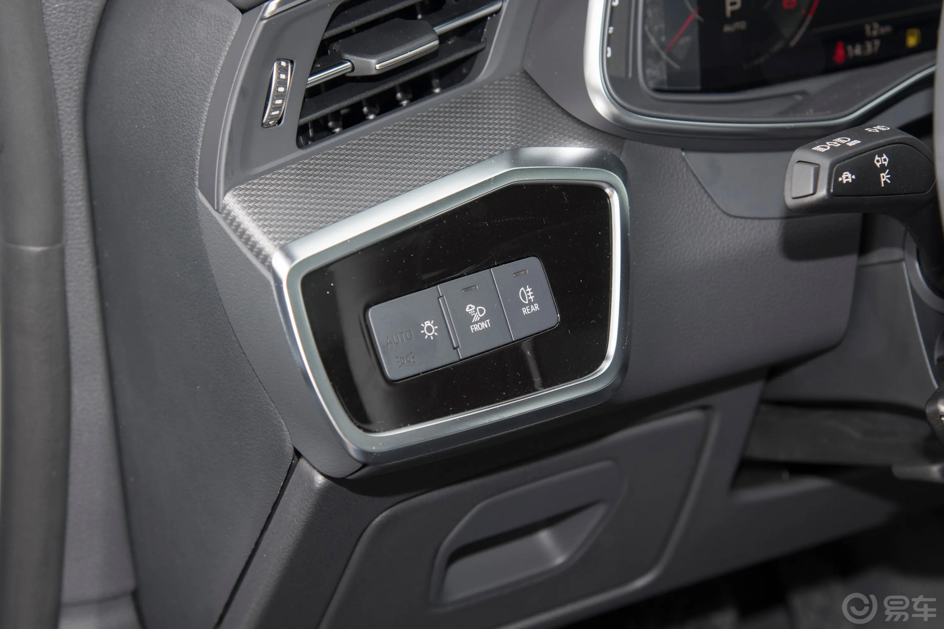 奥迪A7L45 TFSI quattro RS套件竞速版灯光控制区