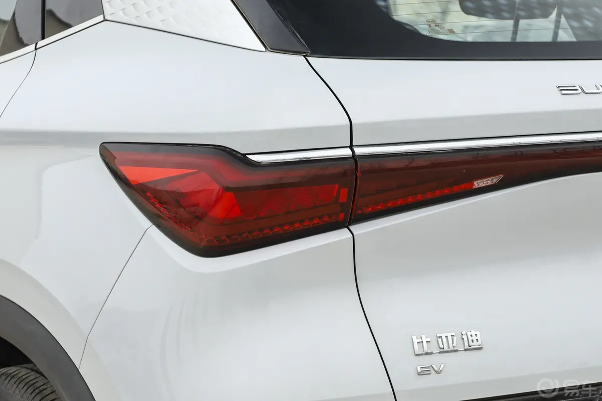 元PLUS荣耀版 430km 领先型外观灯组