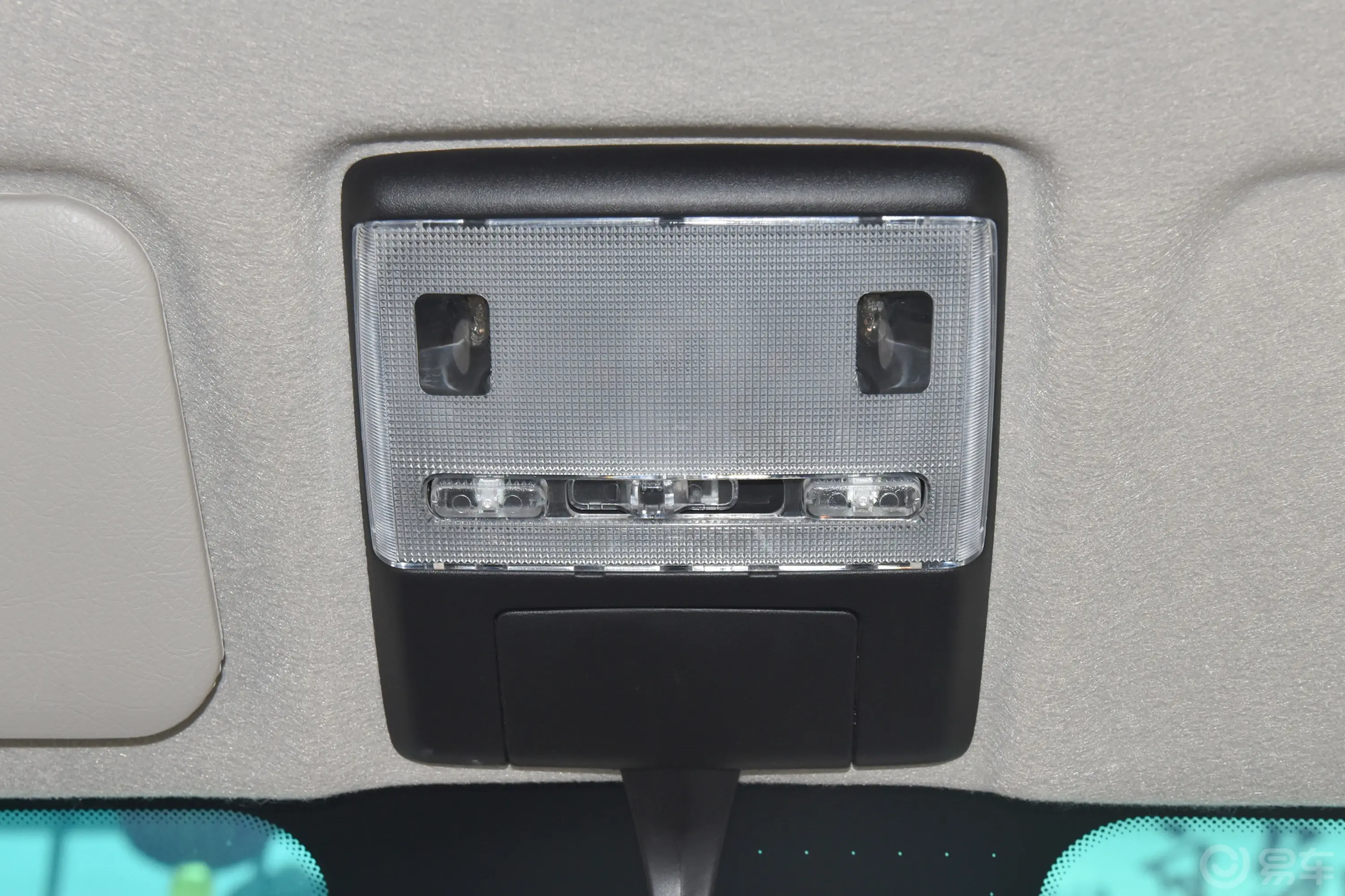 金杯小海狮X301.5L 客车财富型空调版 6座中控