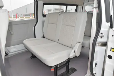 2024款 金杯新海狮X30L 1.5L 客车财富空调版 6座空间