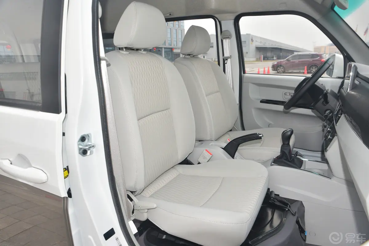 金杯新海狮X30L1.5L 客车财富空调版 6座副驾驶座椅