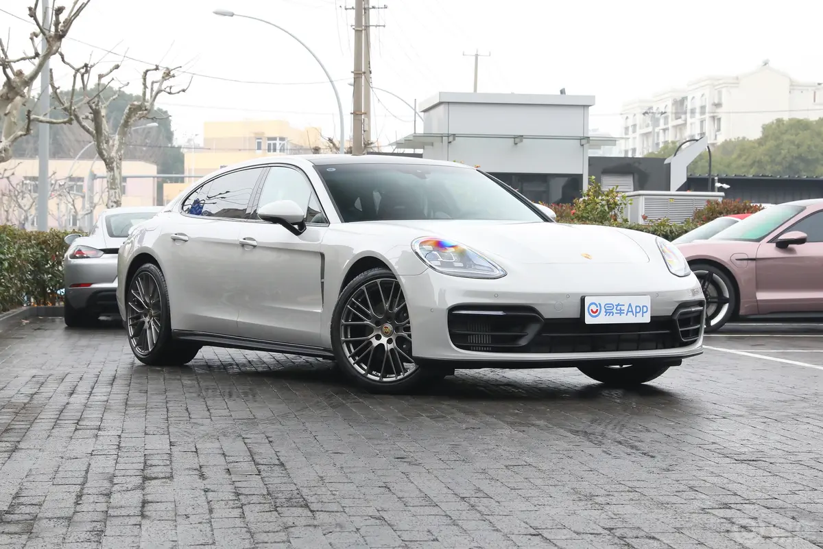 Panamera改款 Panamera 4 行政加长铂金版 2.9T胎压信息铭牌