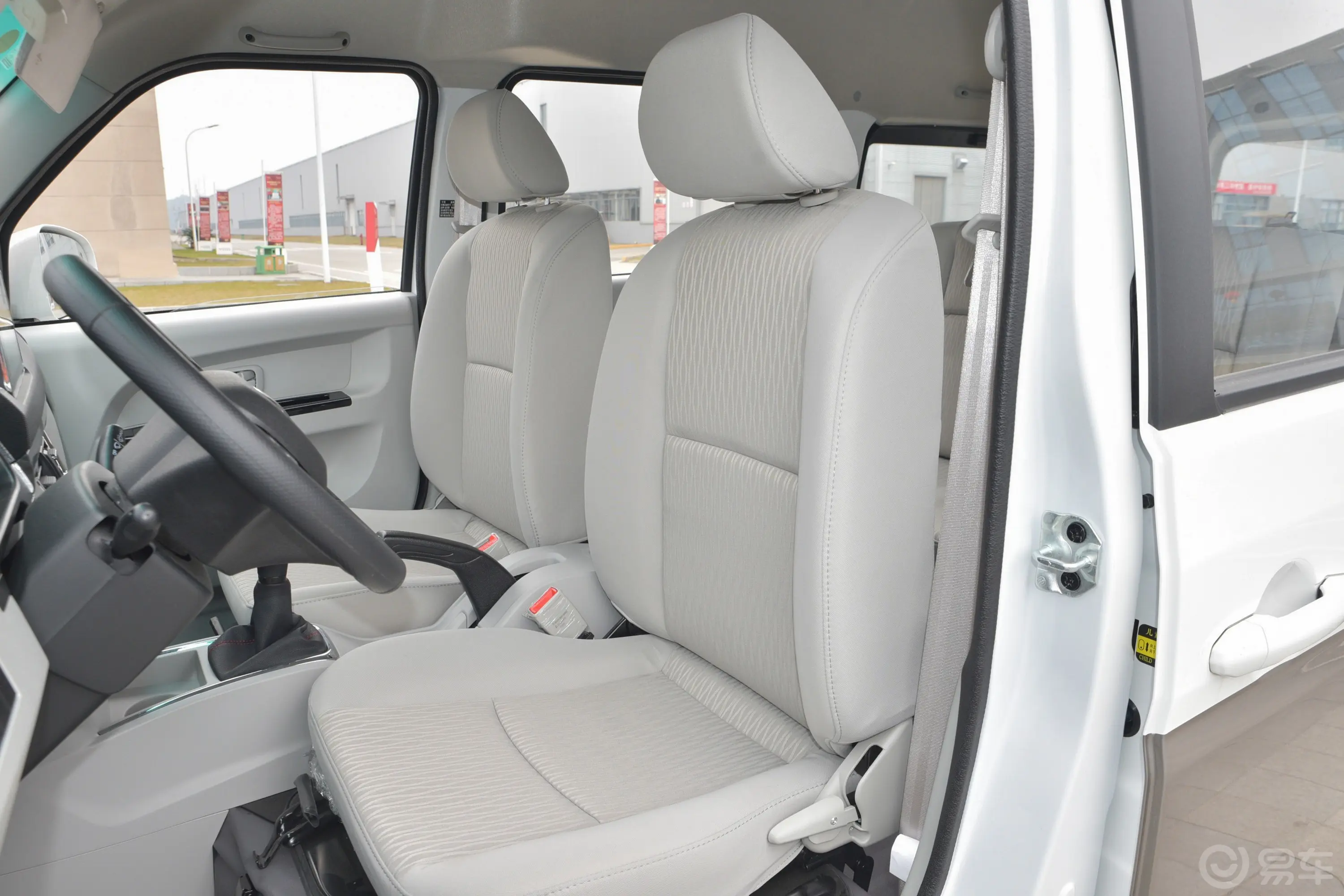金杯新海狮X30L1.5L 客车财富空调版 6座驾驶员座椅