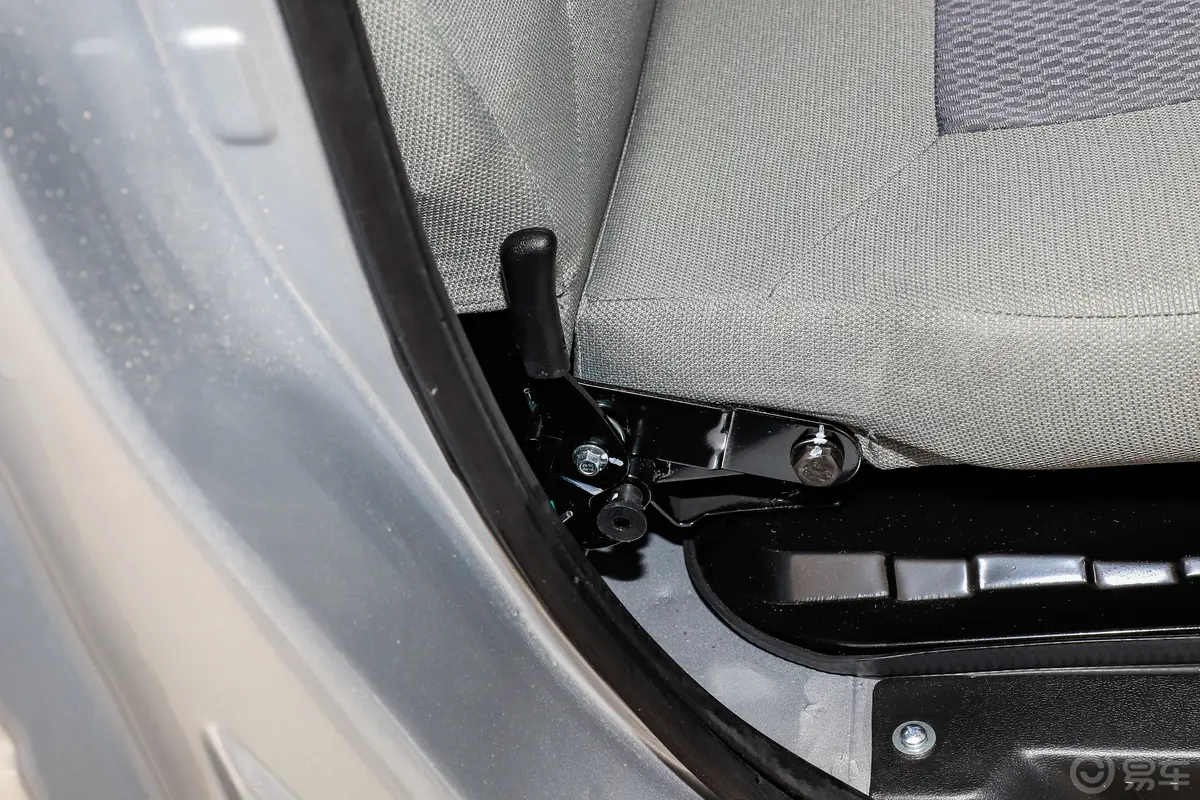 东风小康K011.3L 基本型副驾座椅调节