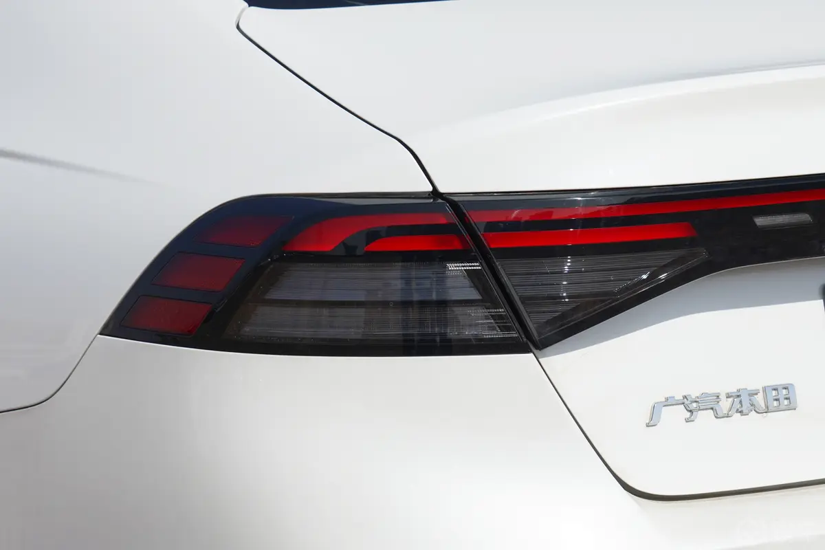 雅阁 e:PHEV2.0L 82km 智享版外观灯组