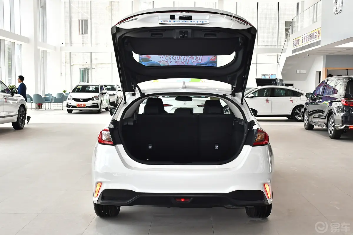 型格HATCHBACK e:HEV 2.0L 锐·领潮版后备厢