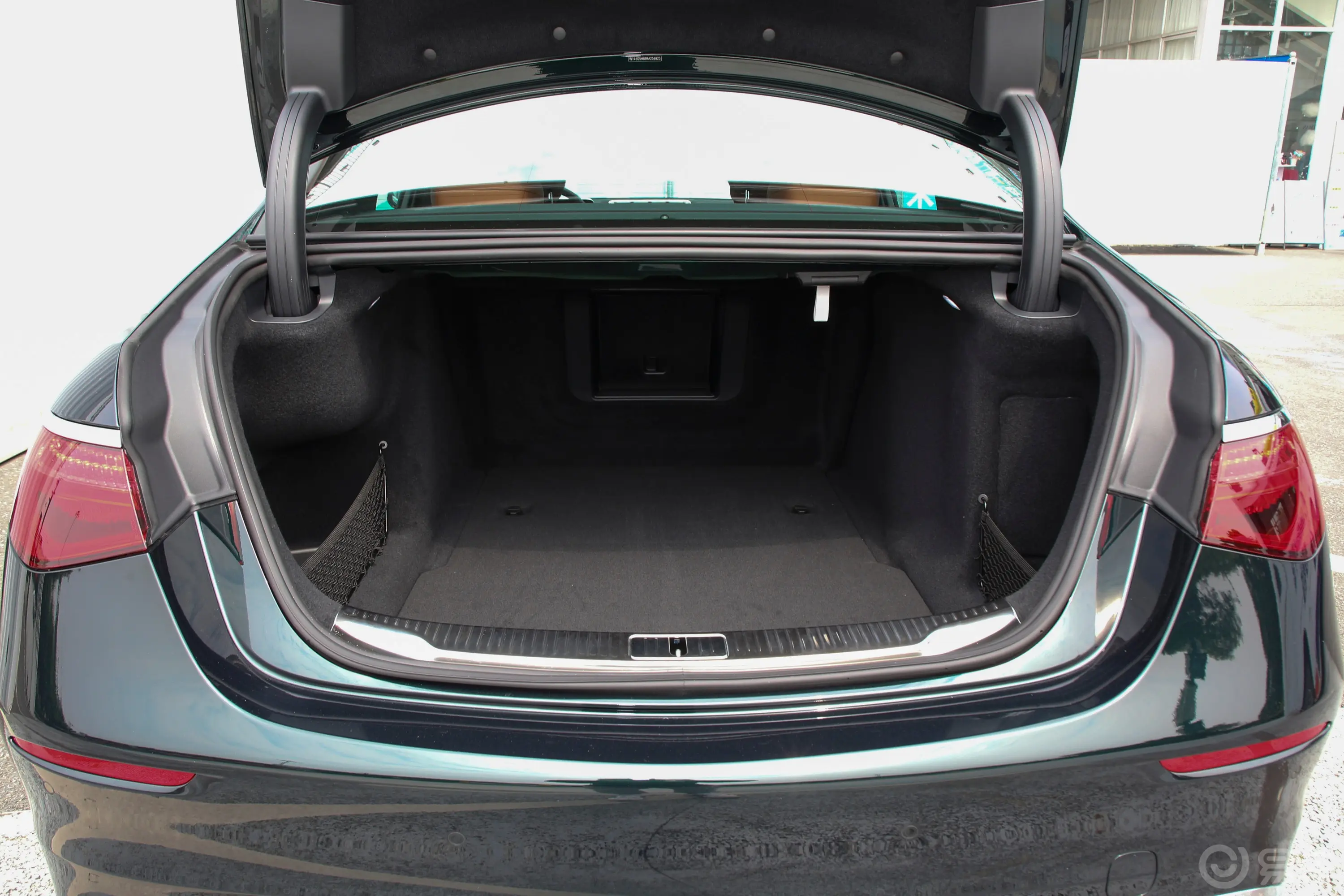 奔驰S级S 400 L 商务型后备厢空间特写