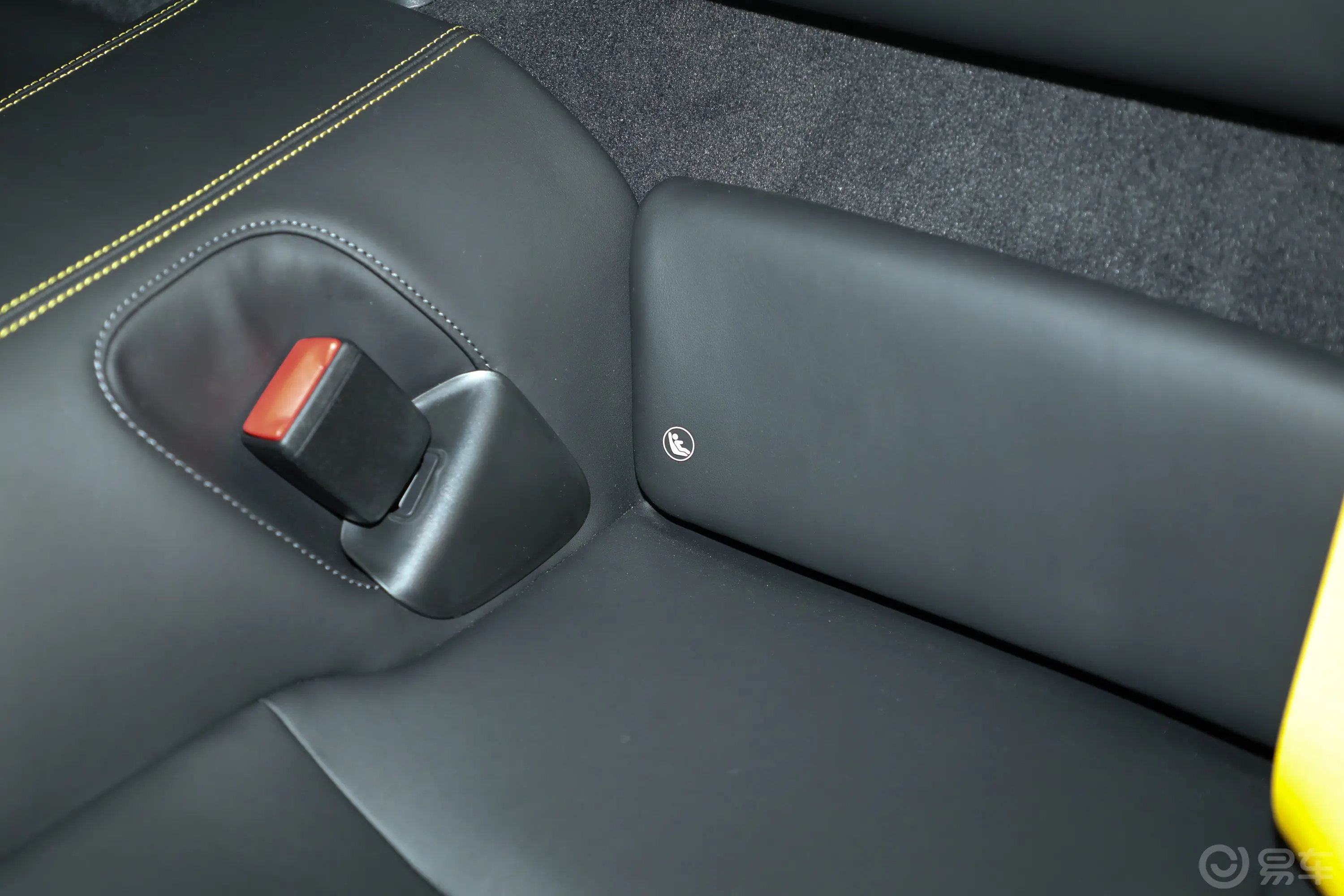 保时捷911Carrera S Cabriolet 3.0T儿童座椅接口