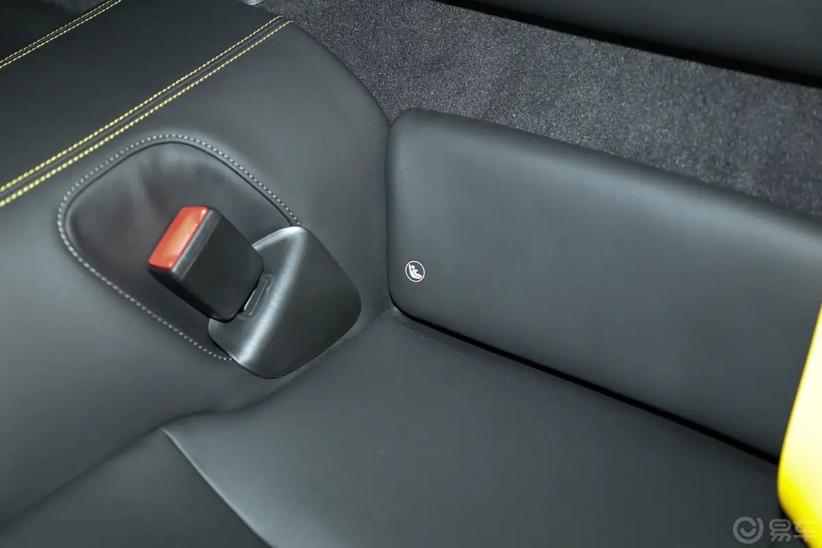 保时捷911Carrera S Cabriolet 3.0T儿童座椅接口