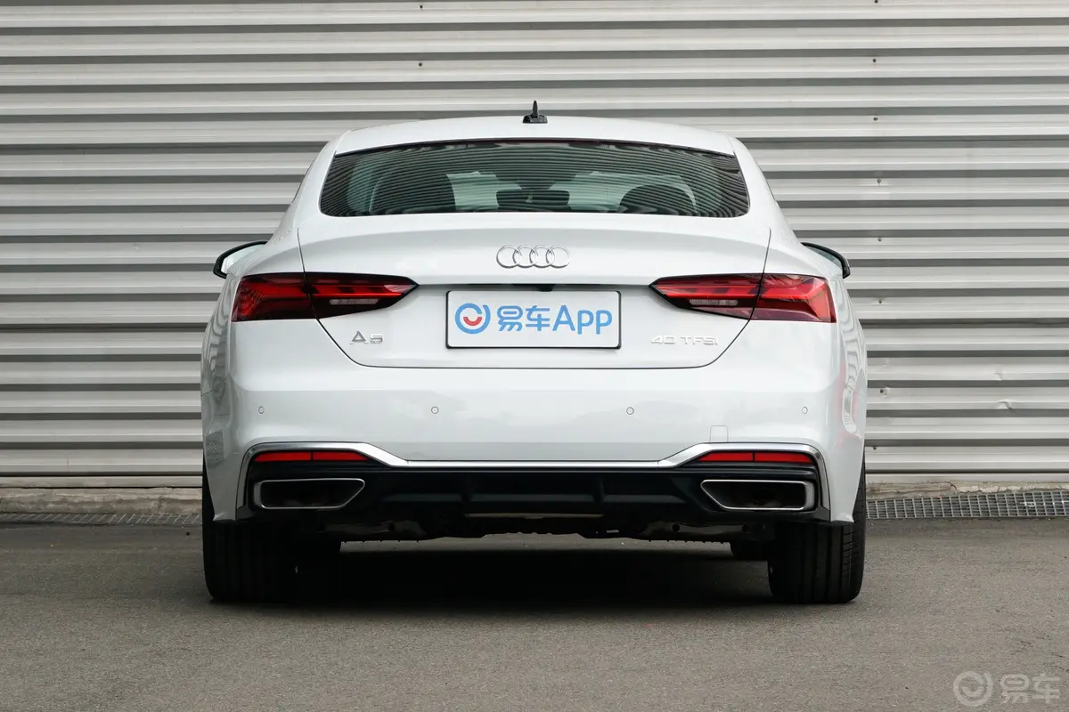 奥迪A5Sportback 40 TFSI 时尚动感型正后水平