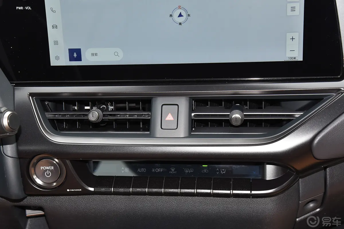 雷克萨斯UX300h 探趣版中控