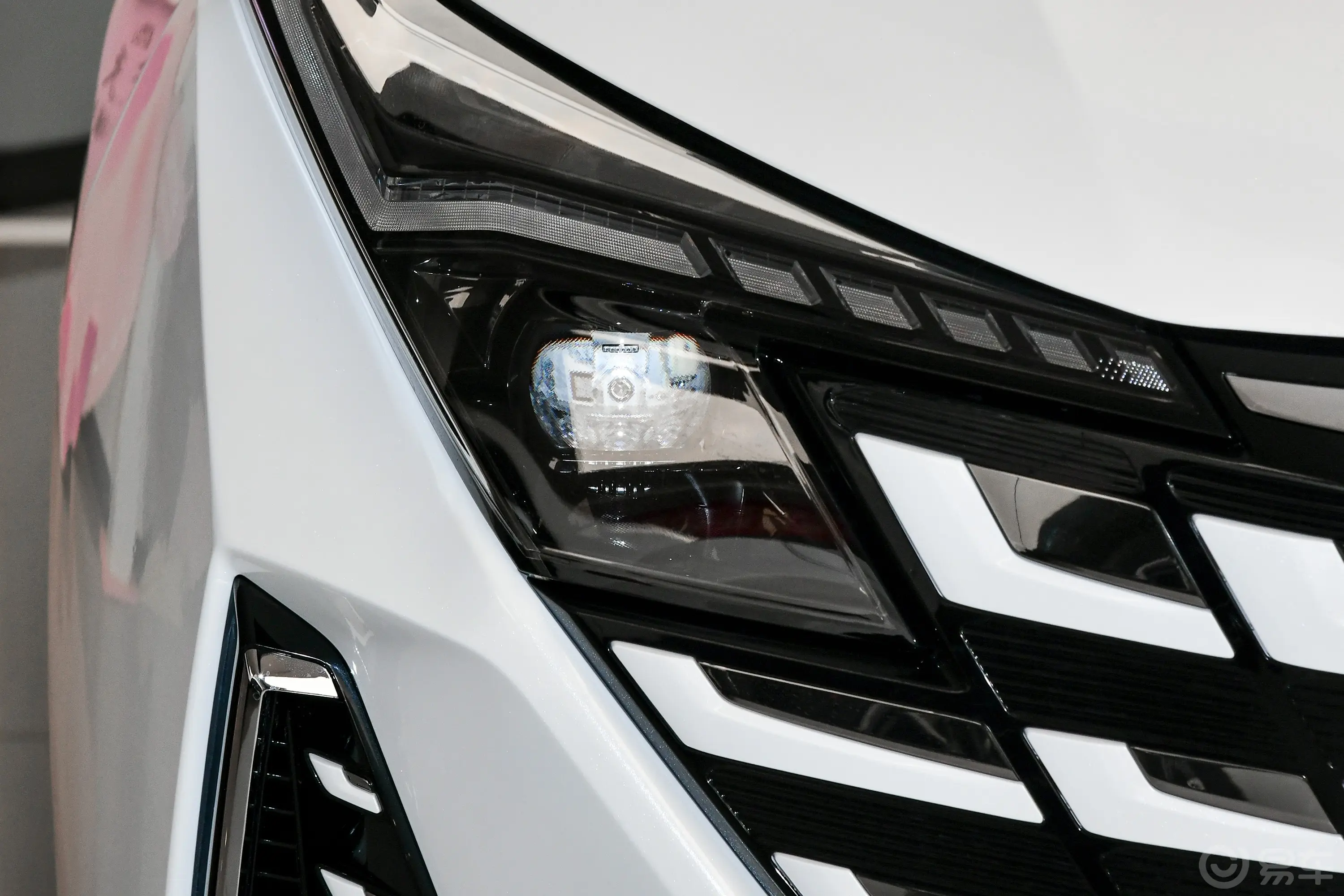 长安UNI-Z新能源蓝鲸智电iDD 1.5L 125km 卓越型外观灯组