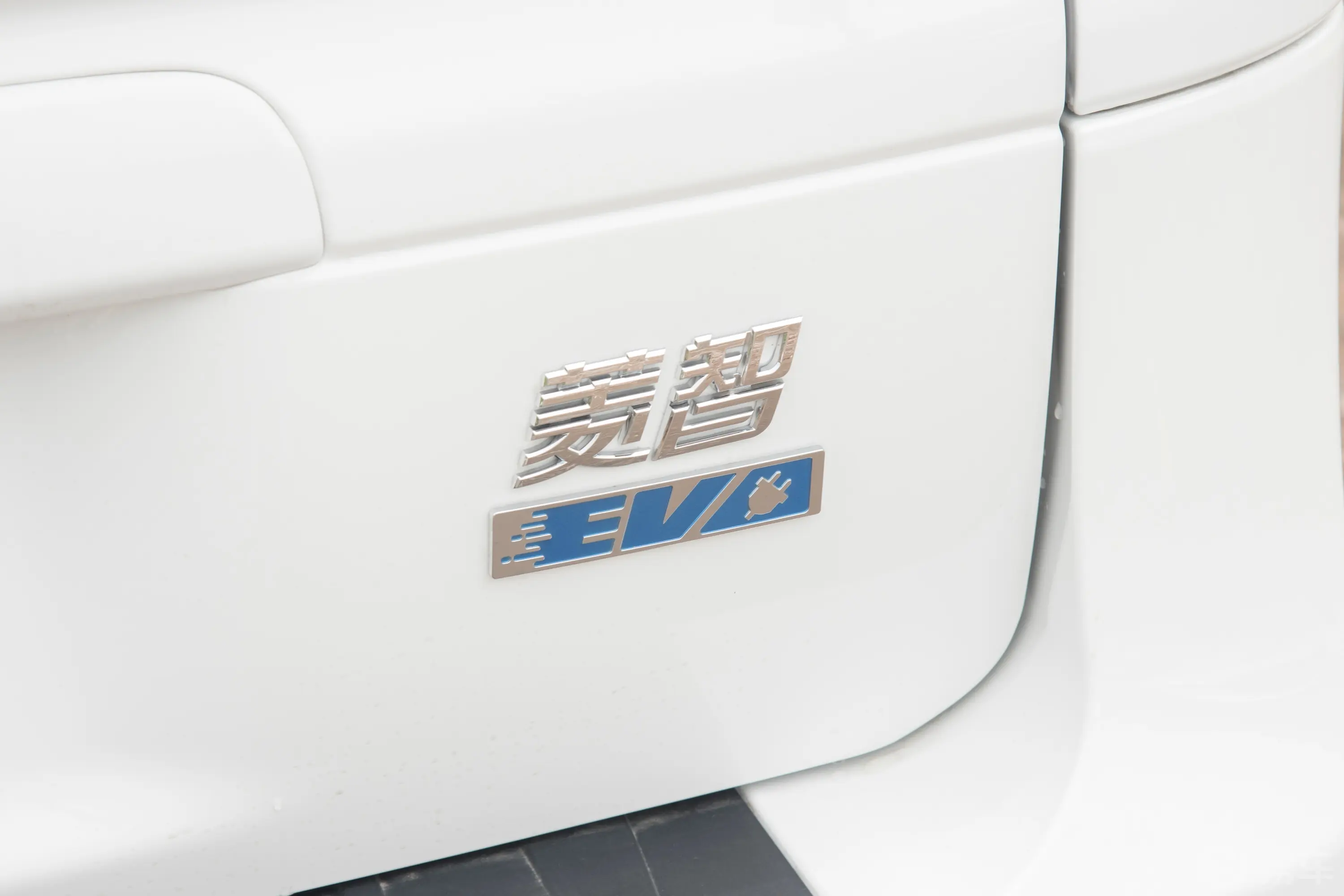 菱智M5 EV客运版 460km 标准型 7座外观细节