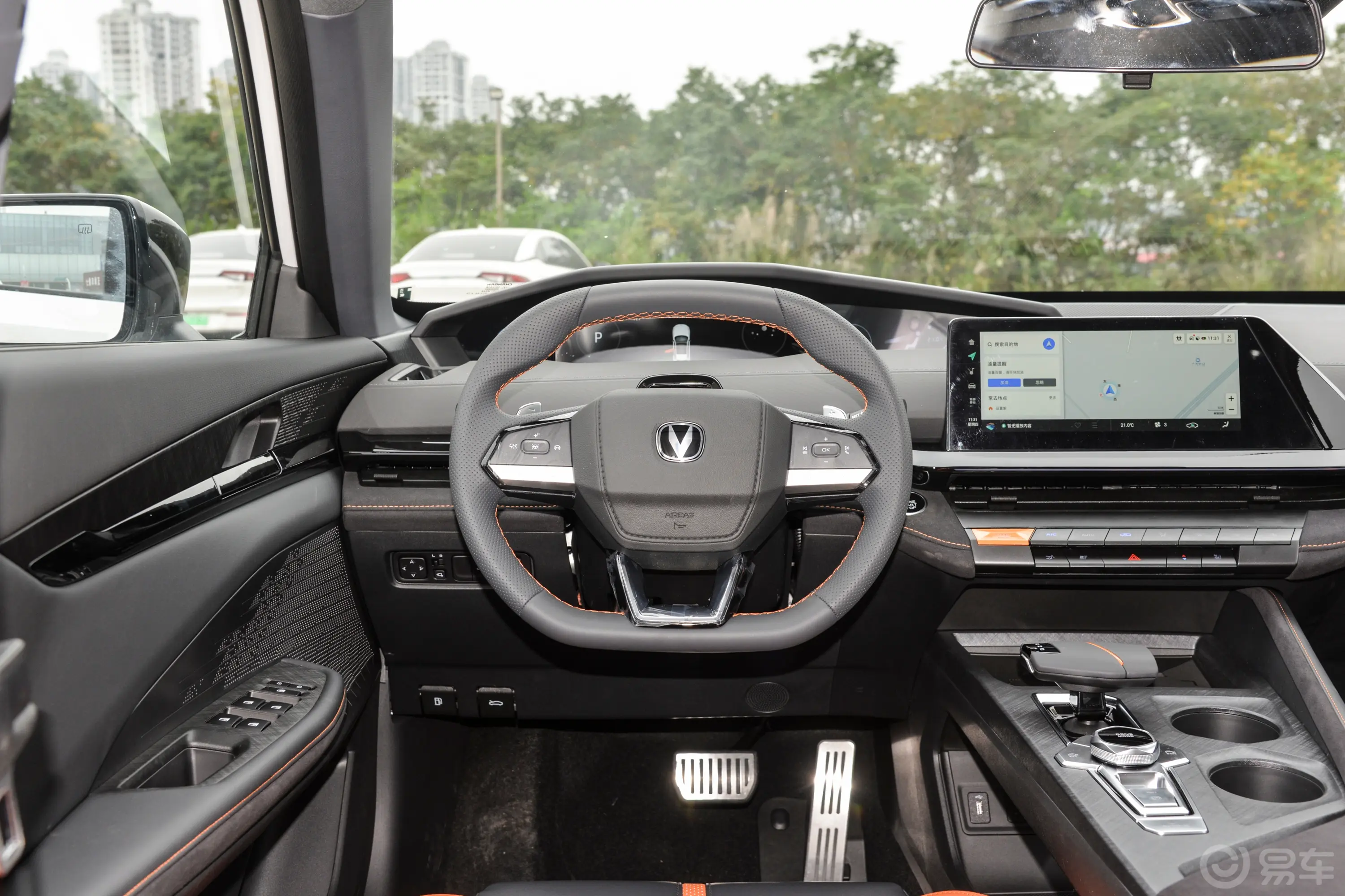长安UNI-V1.5T 尊贵运动型驾驶位区域